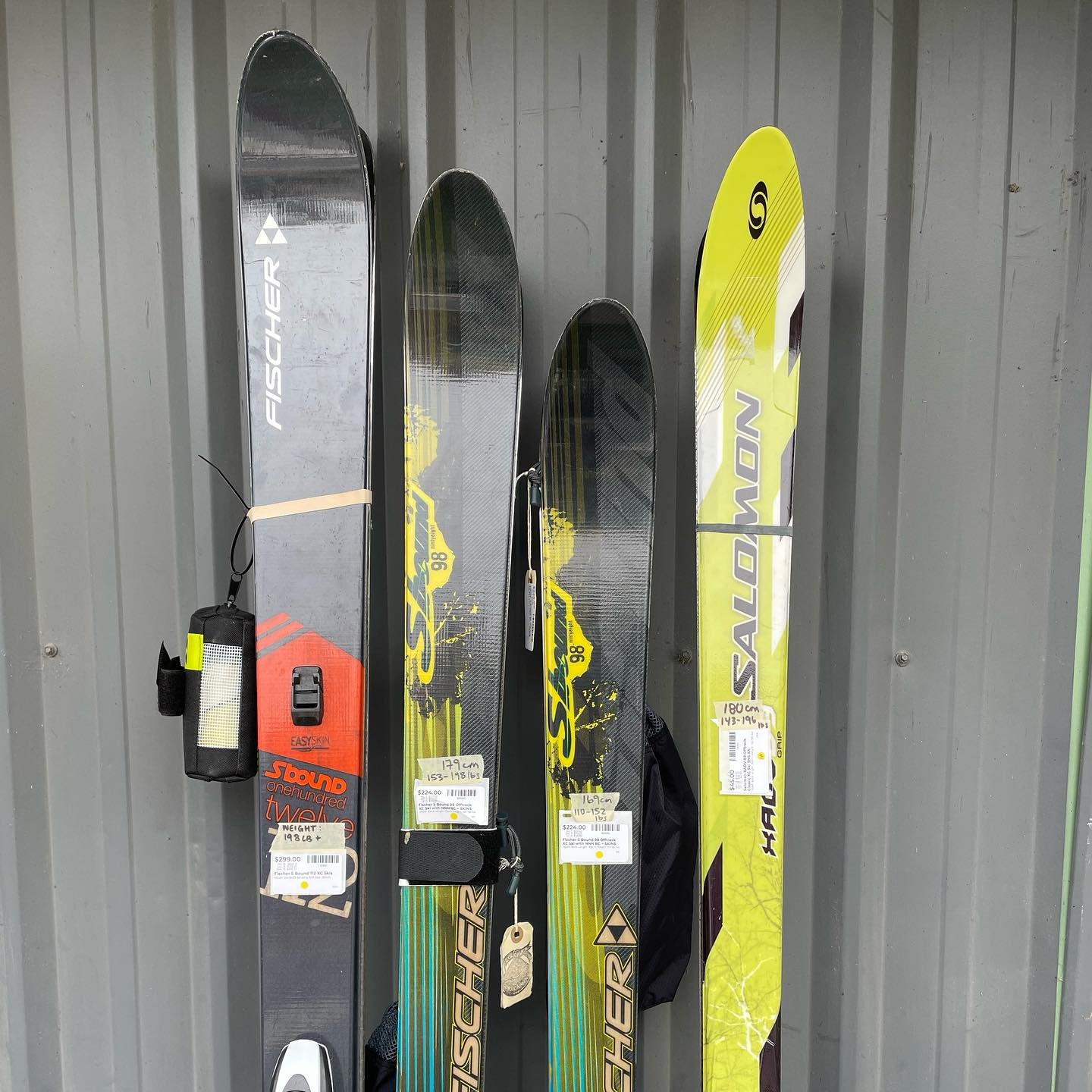 Ready for an off track adventure? Want to walk the dogs on forest roads? Love snow scooting without the high speeds? These XC skis may be the ones for you! Metal edges add extra control, scales make for smooth climbing and descending without the need