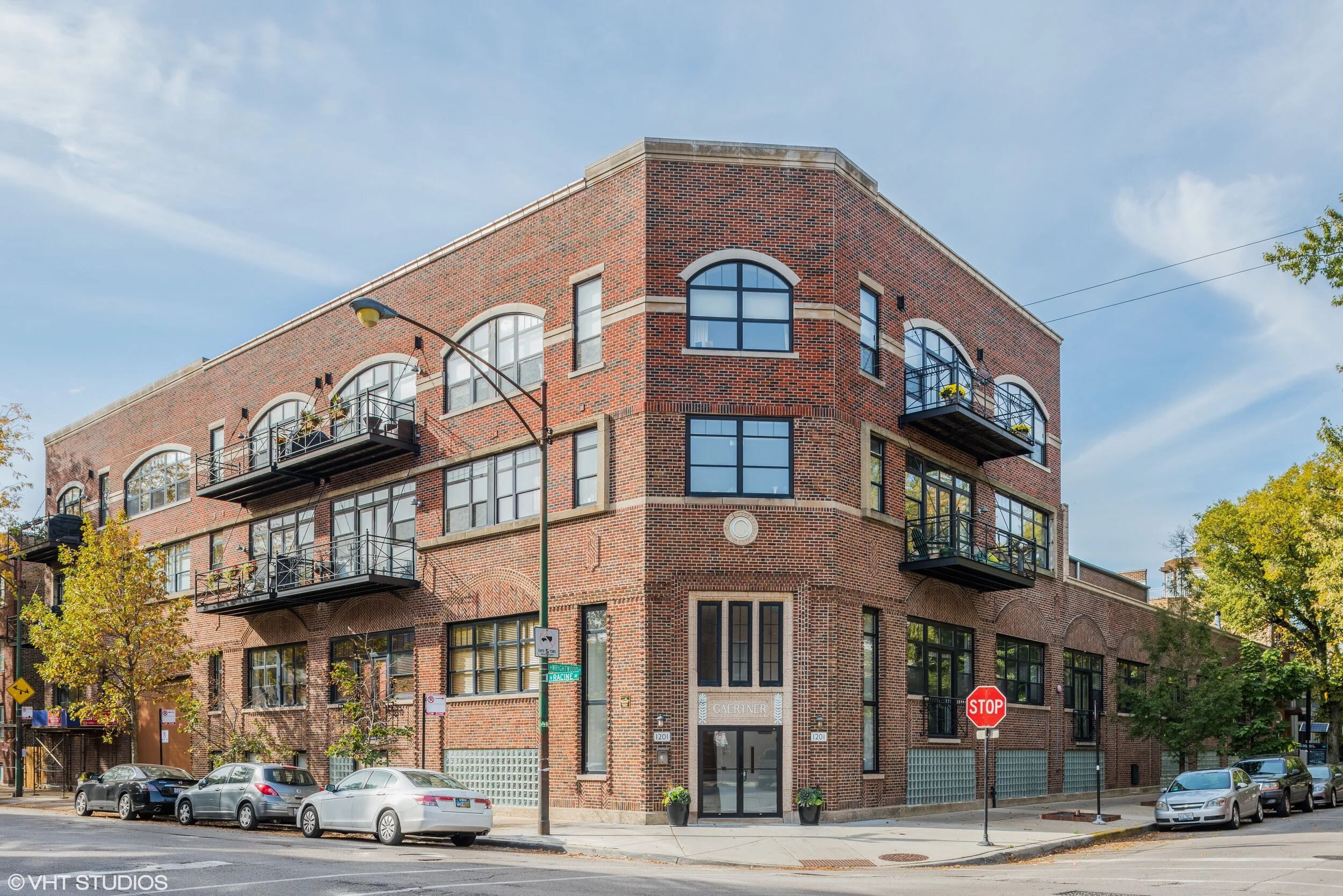 SOLD - LINCOLN PARK SOFT LOFT