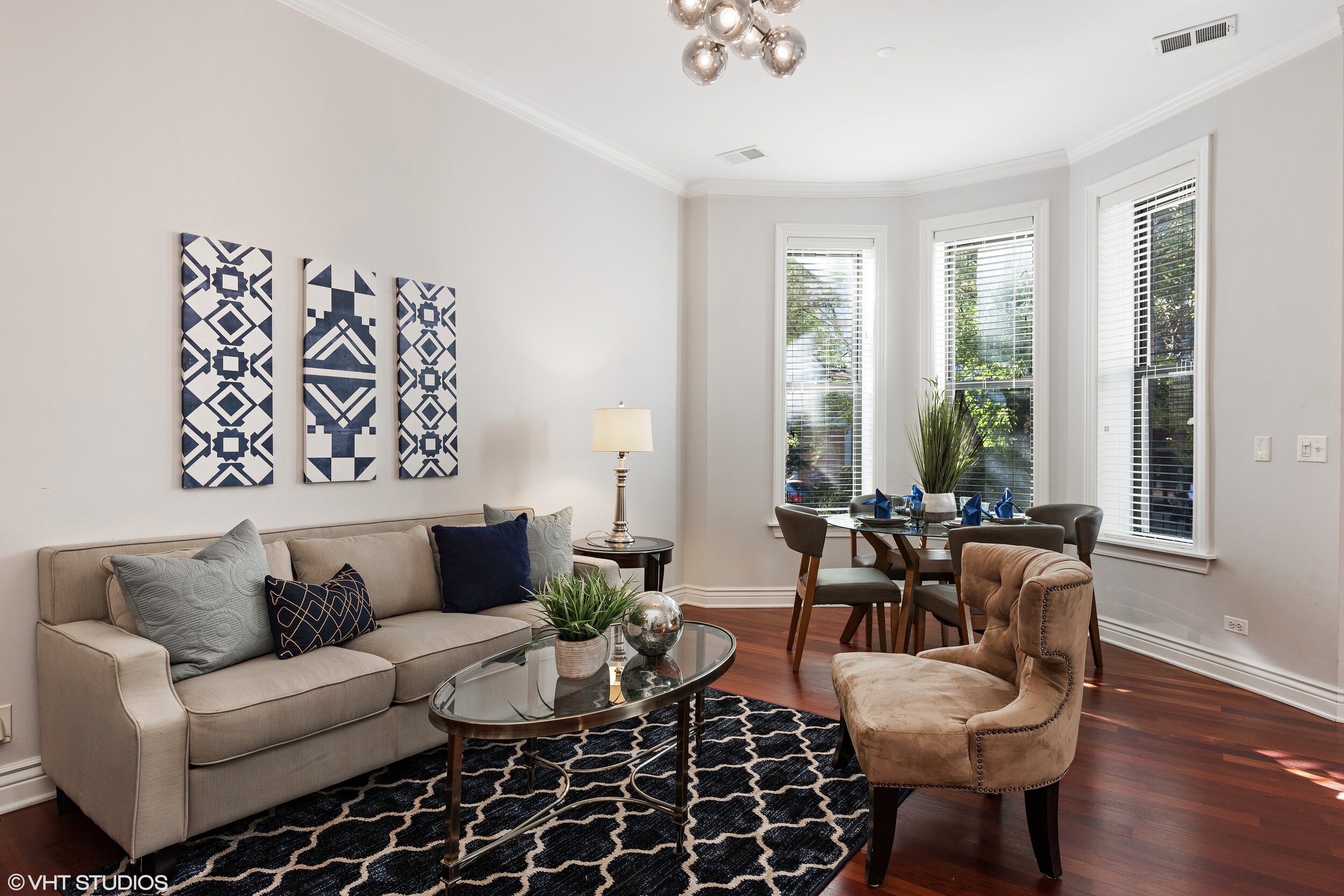 03_1252WDiversey_Unit1_1_LivingRoom_HiRes.jpg