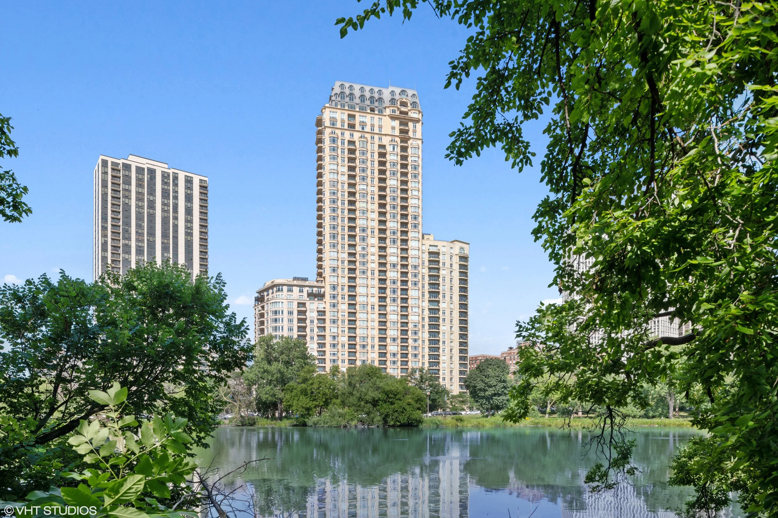 SOLD - LINCOLN PARK LUXURY HIGH RISE