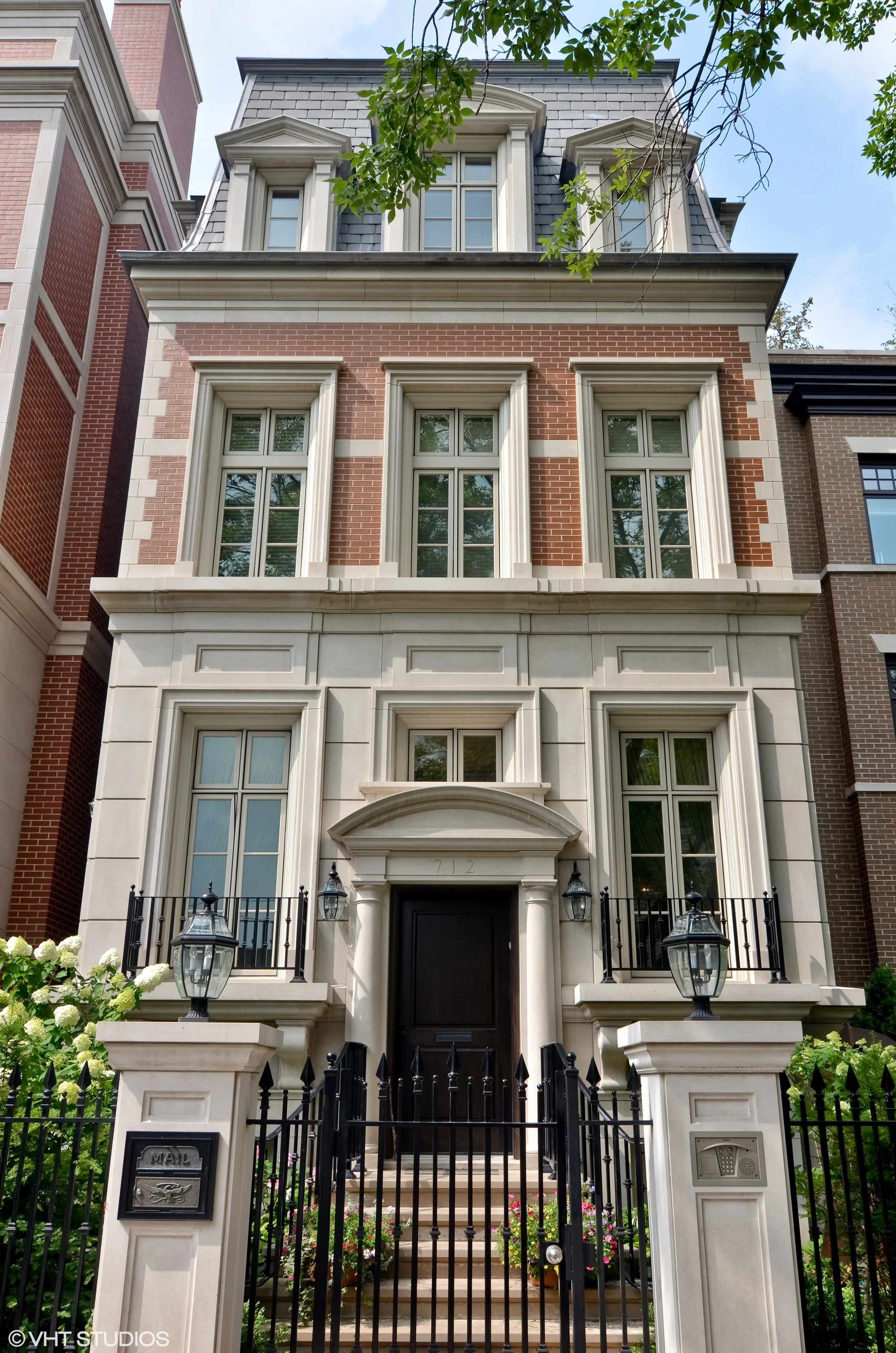 SOLD - LINCOLN PARK LUXURY SINGLE FAMILY HOME