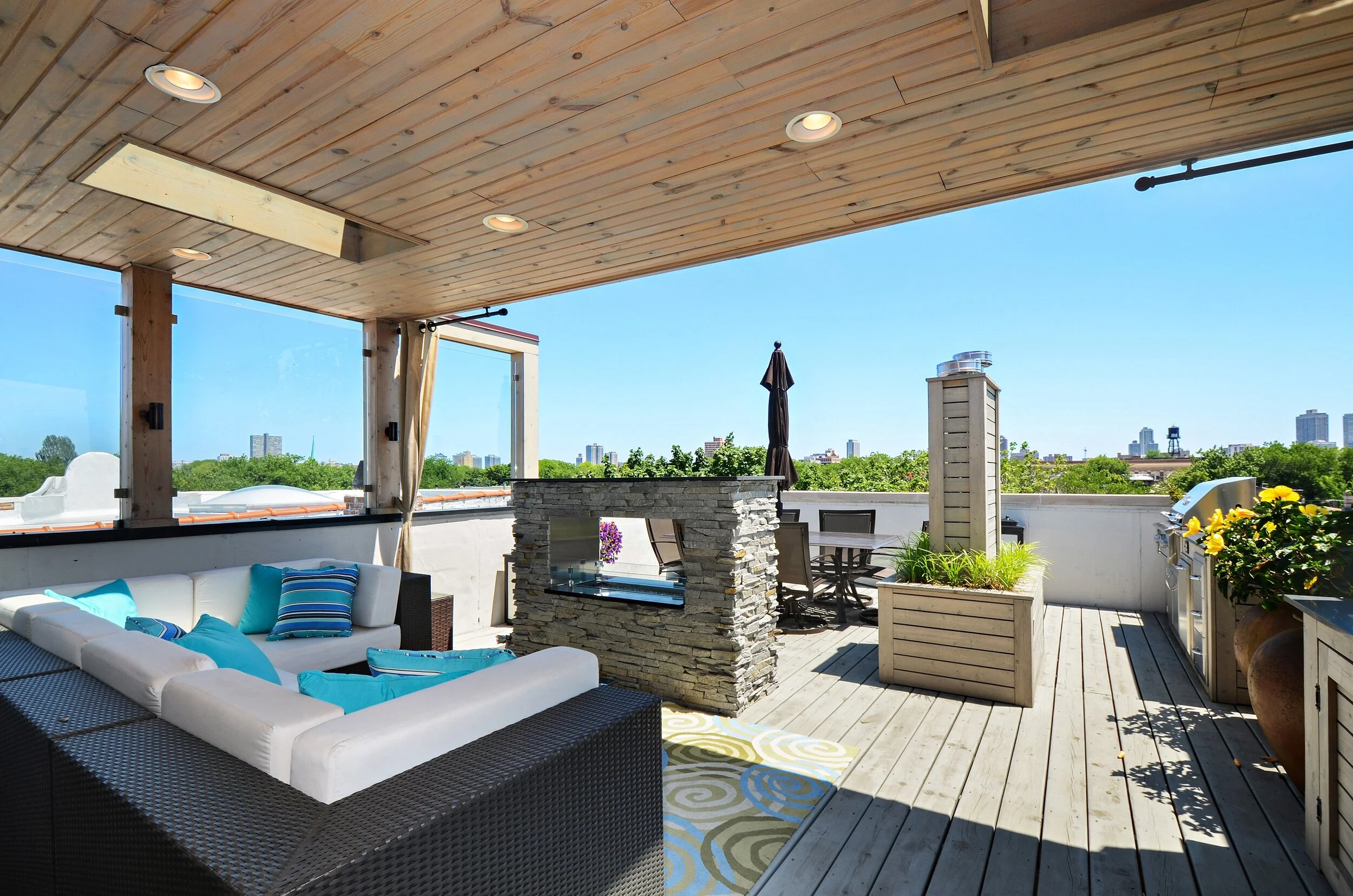SOLD - LAKEVIEW CONDO WITH LUXURY ROOF DECK