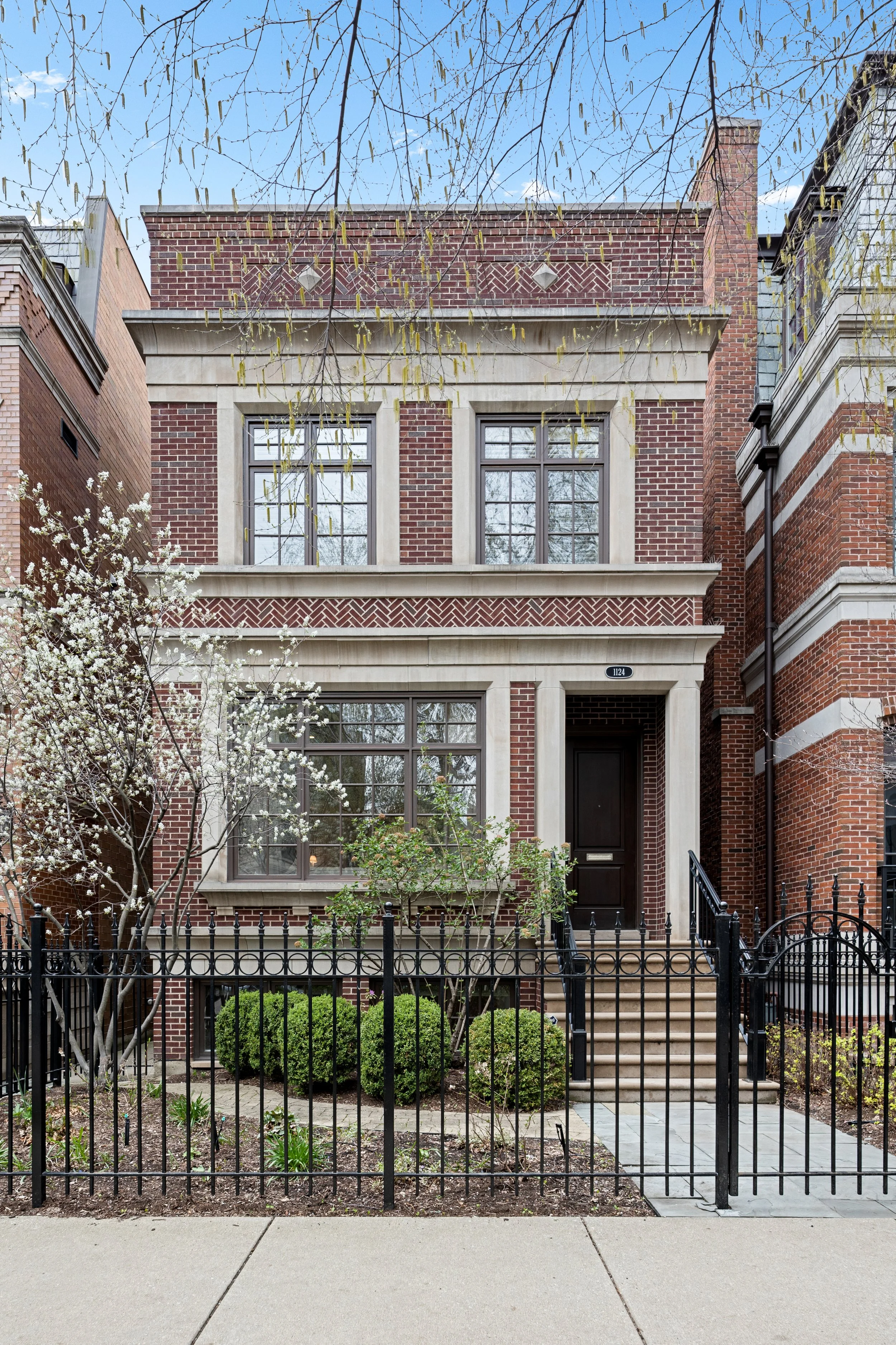 A timeless custom-built Environs home  perfectly positioned on a picturesque, secret tree-lined street in the heart of Lincoln Park. 