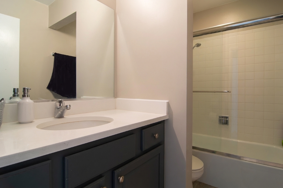 unit 2 full bath.png