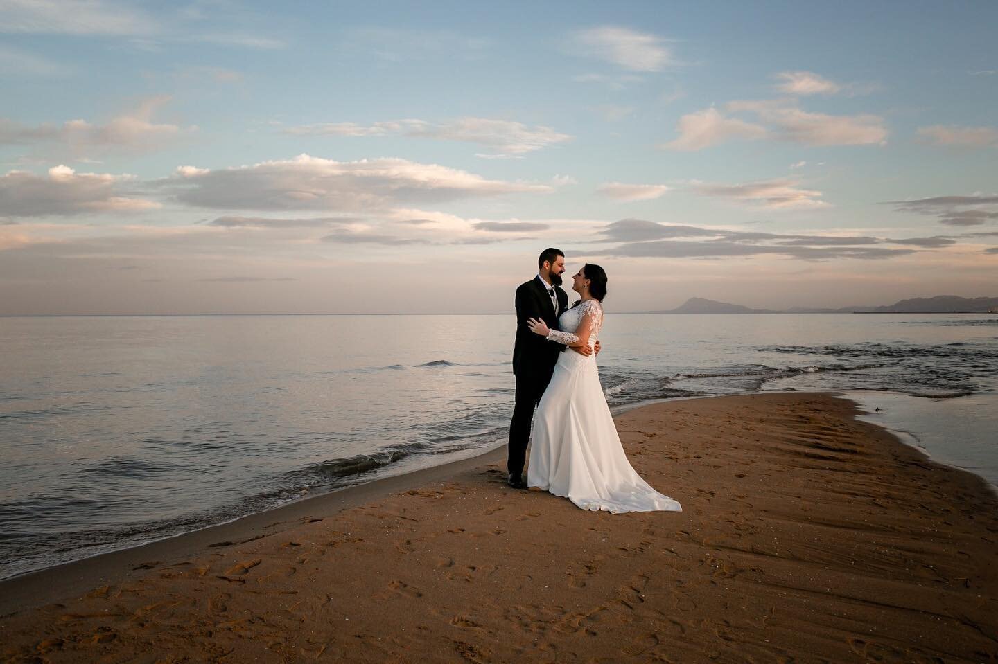 #postboda #postwedding #postweddingshoot #wed #wedding #weddingphotography #weddingphotographer #weddingseason #trashdress @vilayvidal_fotografia @majovilayvidal @alexvidal2