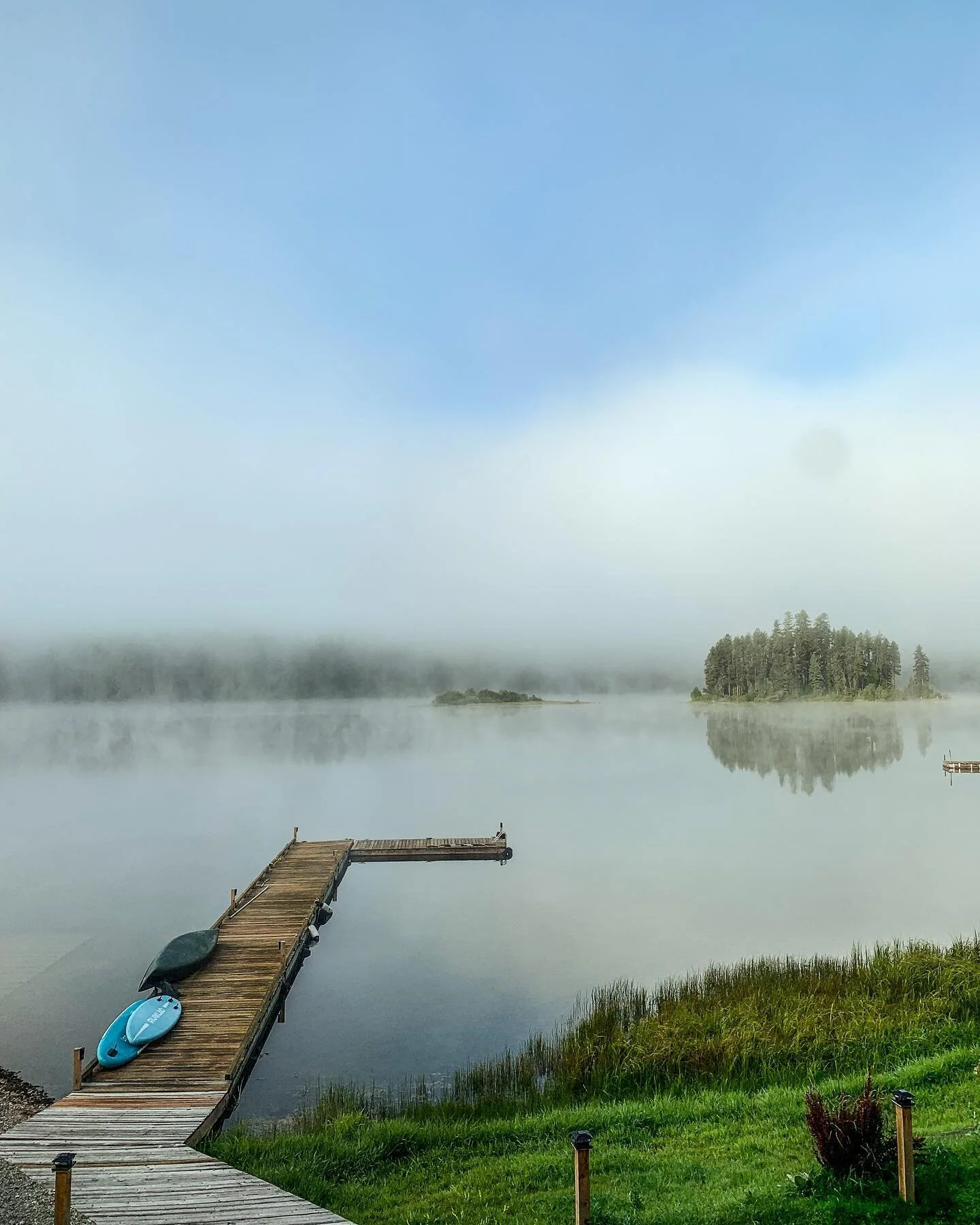 Happy Monday from Stillwater Landing 👋 
&bull;&bull;&bull;&bull;&bull;
We&rsquo;re still glowing from our most recent yoga retreat. Since then we&rsquo;ve been treated to some rain, beautiful morning mist over the lake, gorgeous sunsets, and of cour