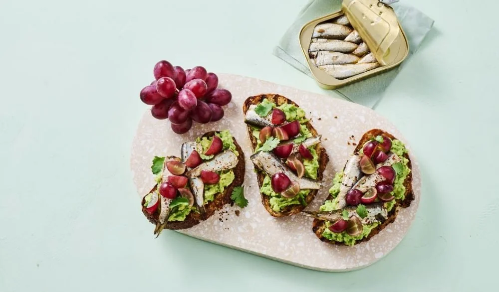 20260601-avocado-toast-with-california-grapes-and-sardines-1000x586.jpg