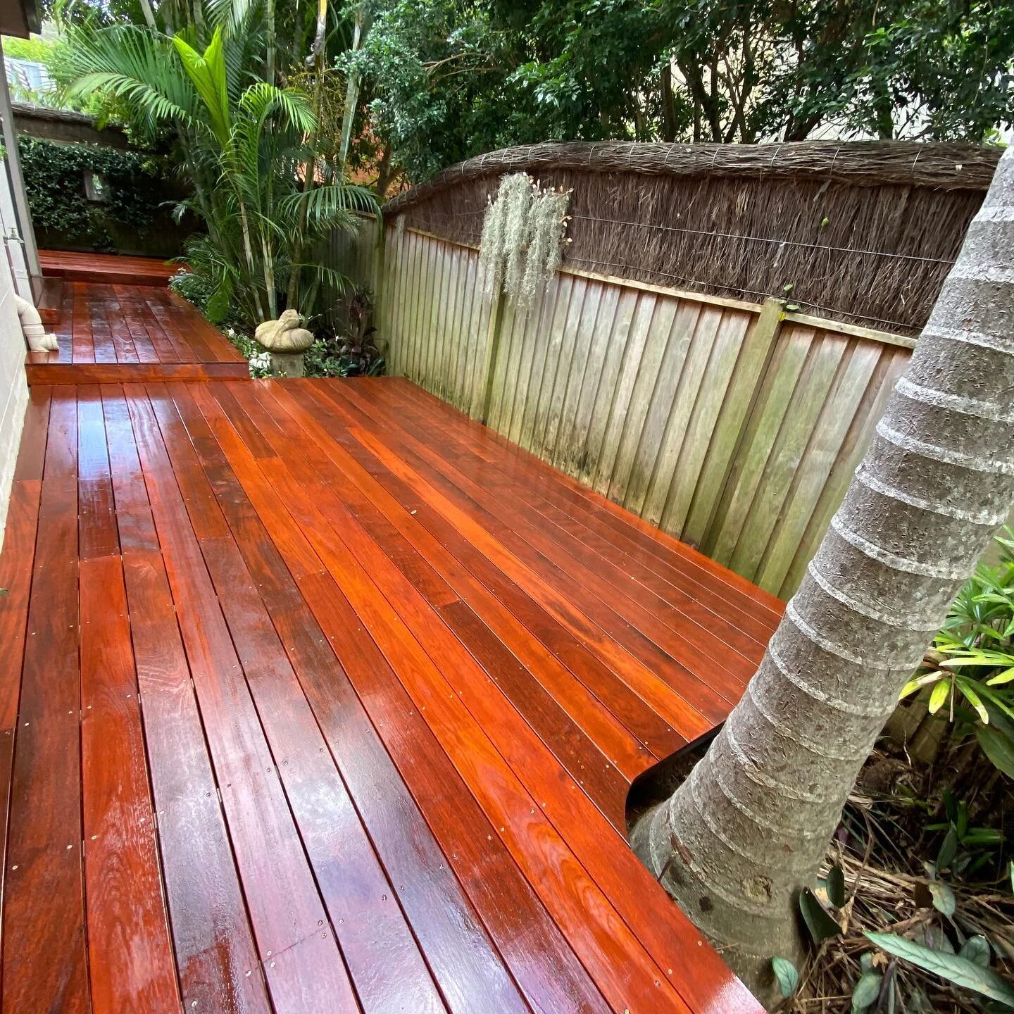 A hardwood deck we recently completed for a client in Newport 🍃