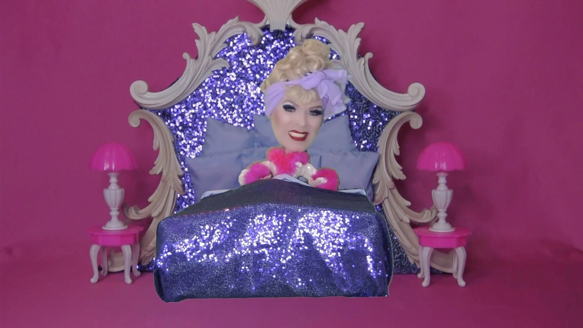 An intimate glimpse into my home life. My Hollywood bed ! It was carved by a Hollywood set designer friend using wood from one of Mae West's old Corsets. #çampcomedy #adultpuppetry #cabaret #glamour #diva #maewest #oldhollywoodglamour #dynasty