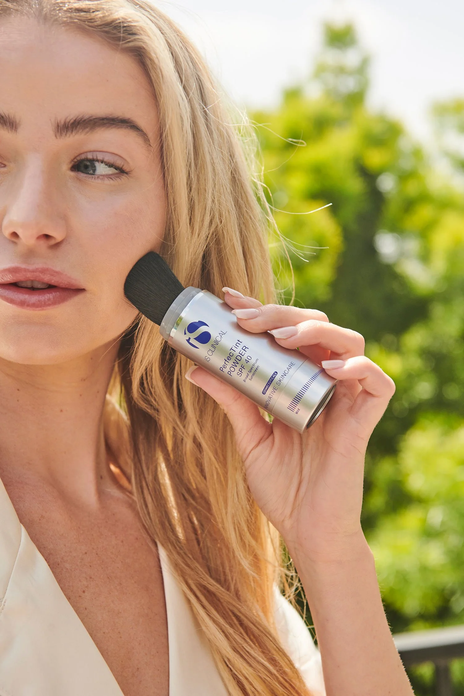 iS Clinical PerfecTint Powder SPF 40 brush – tinted mineral sunscreen and antioxidant protection by JBH Aesthetics Camden