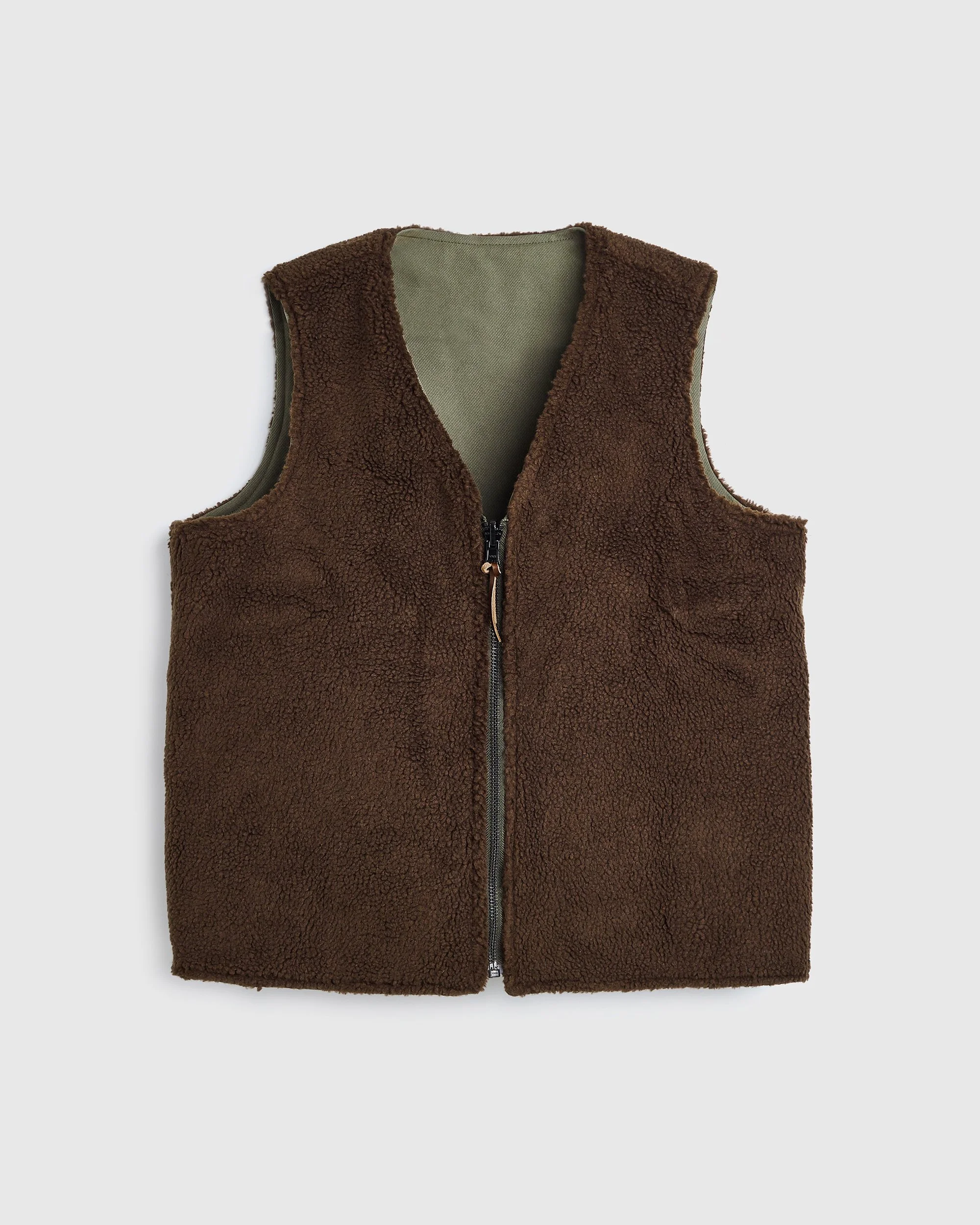 CafeTemplateCafe-Mountain_ParisShow_SS26_1FORAGER-VEST_OLIVE_2.jpg
