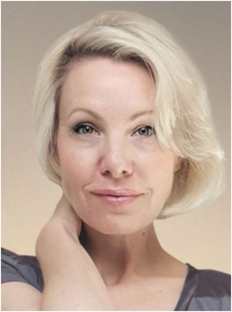 A smiling portrait of Elisabeth Paul, psychological astrologer.