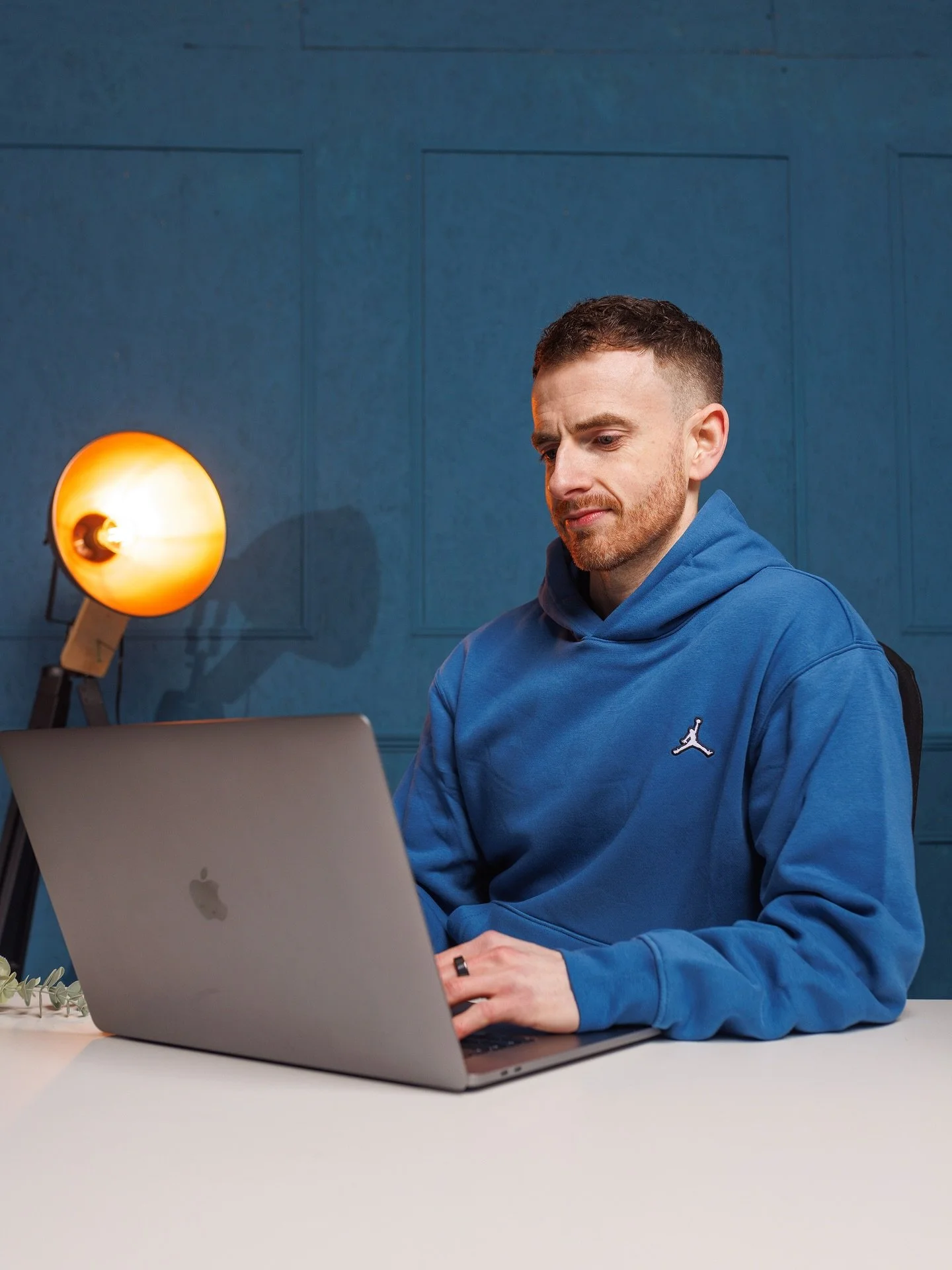 You already know what to do. So why are you still stuck?

Everyone wants the secret to getting in shape.

Most men think it&rsquo;s hidden in a meal plan.

Or a supplement stack.

Or some new training method they haven&rsquo;t tried yet.

But after 1