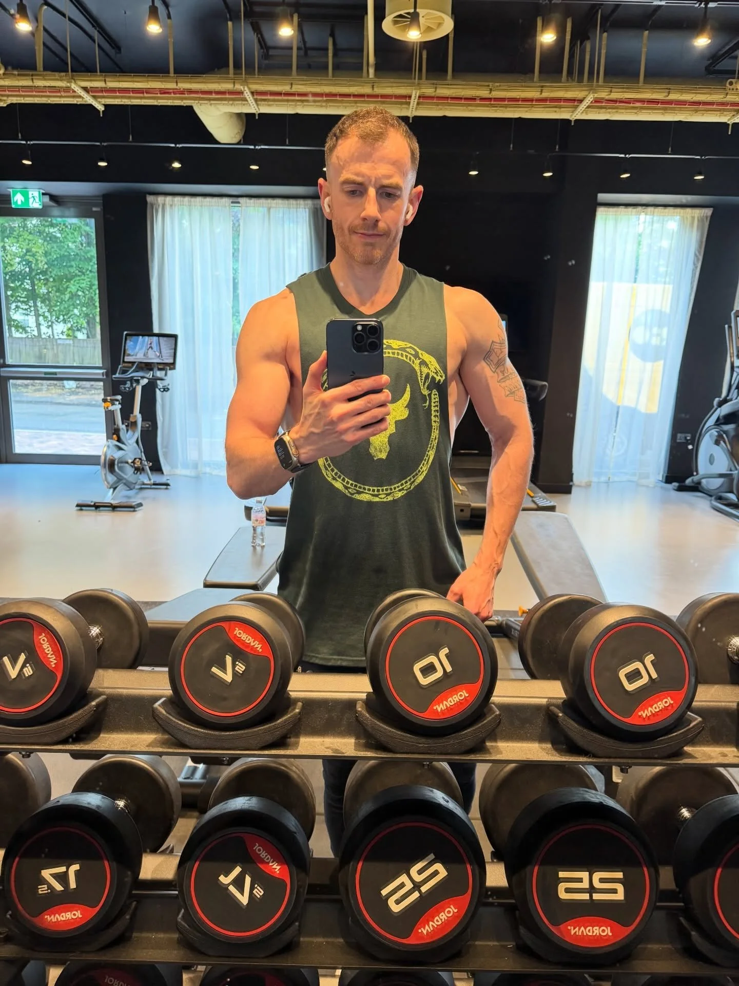 If you always start strong but struggle to stay consistent, this is for you.

After working with hundreds of men over the last 10 years&hellip;

These are the patterns I see again and again:

Second guessing whether their training and diet are actual