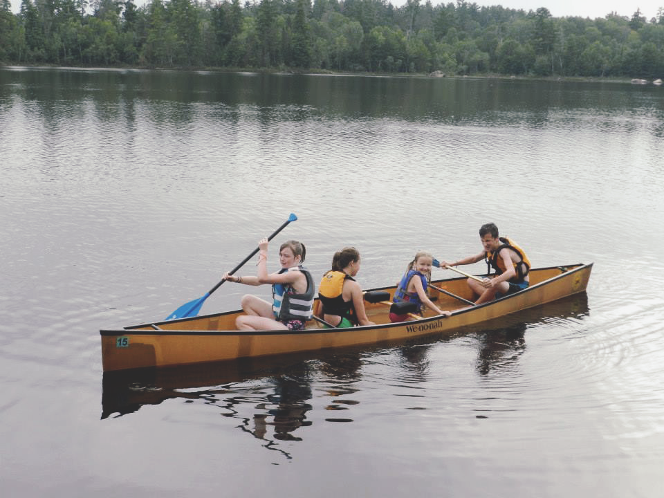 kids_playing_canoe_2.png