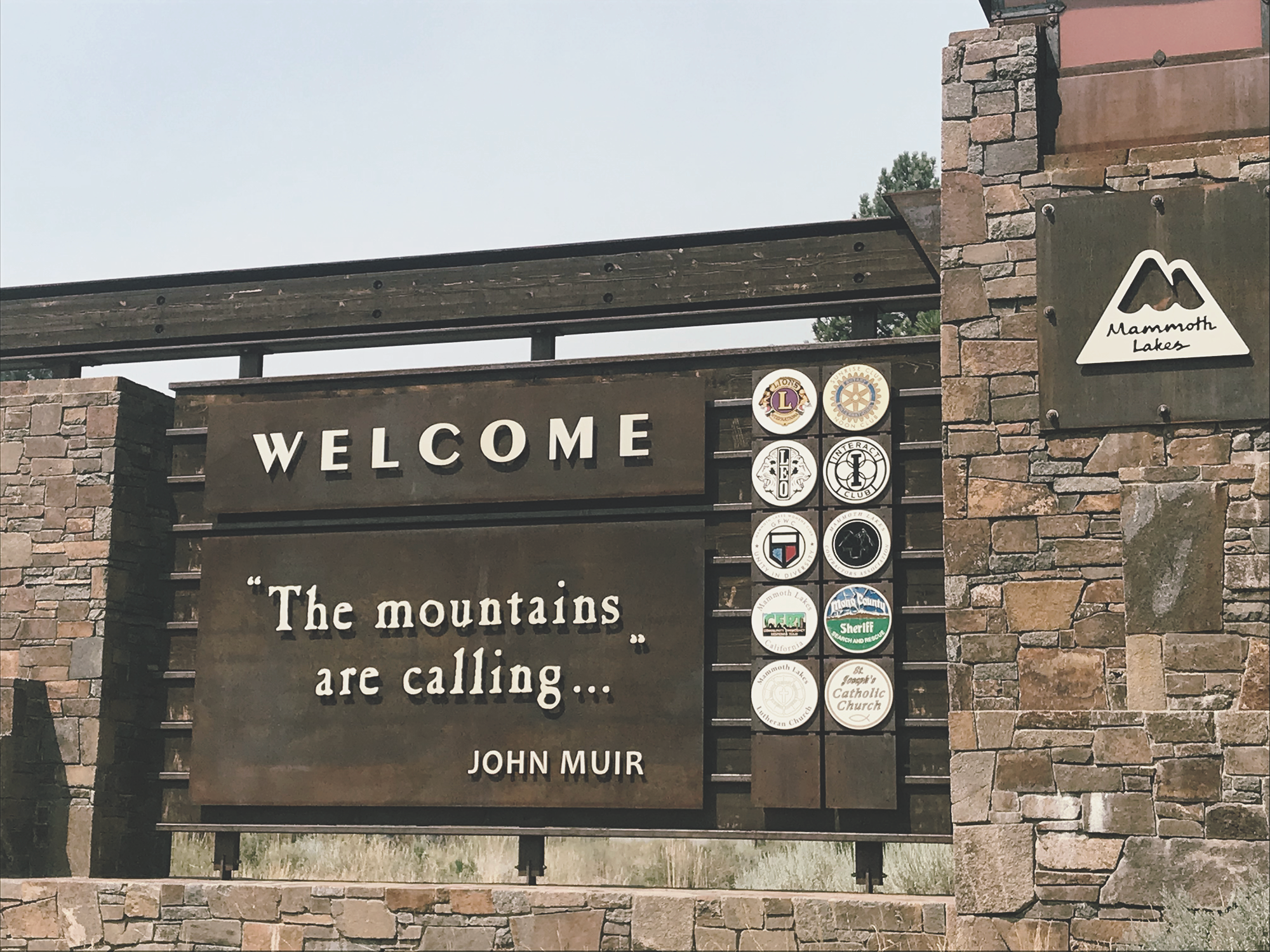 welcome_sign_mammoth.png