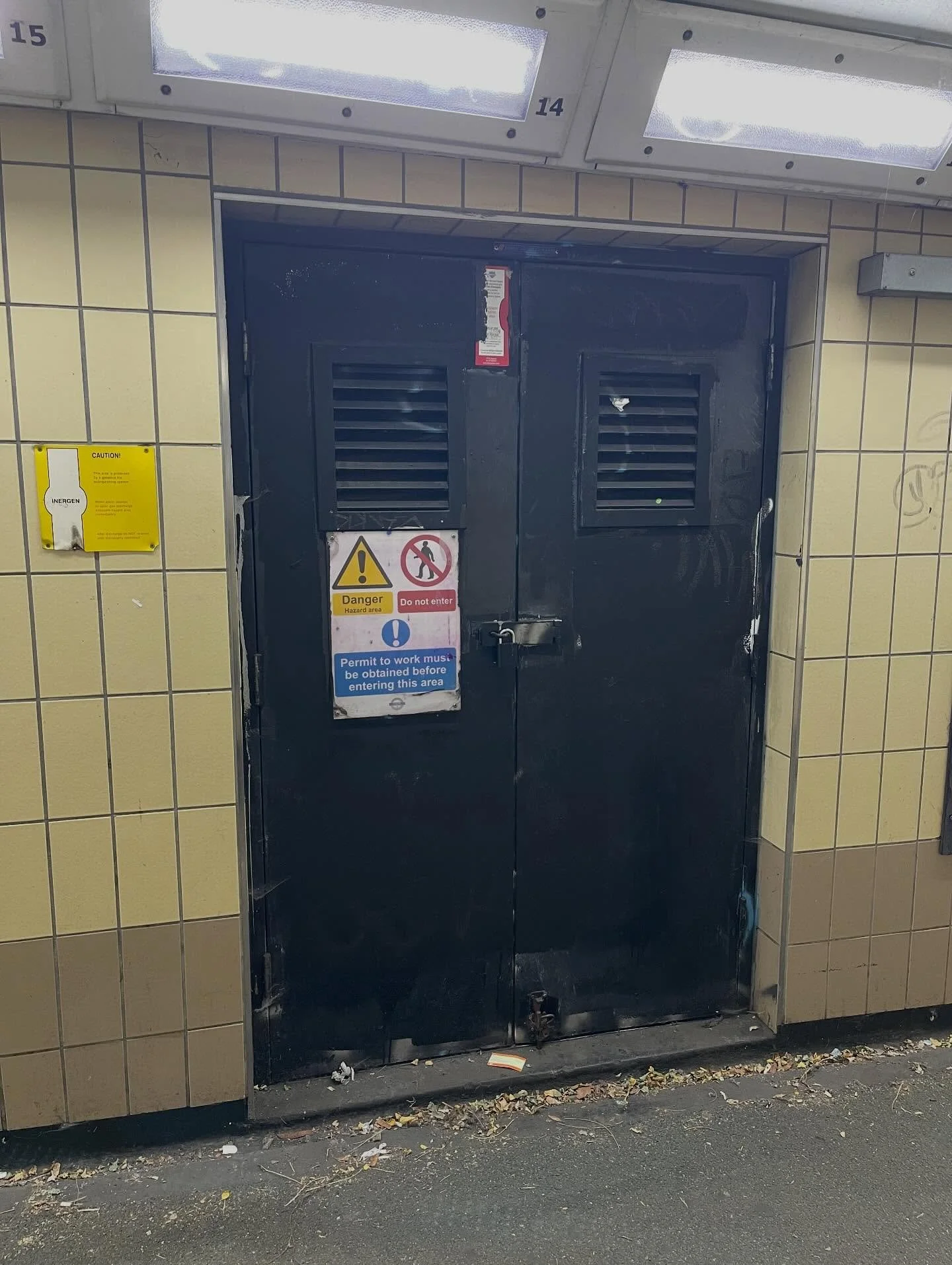 Another day another safety sign!  I wonder what hazards lurk behind those doors at Hanger Lane underground station?
#safety #safetysigns #underground