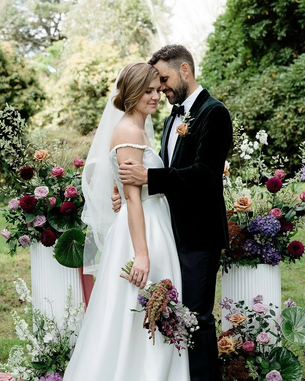 Kiah &amp; Yiann 🤍🥂

📷 @kldweddings
🎞️ @mitchhickmanfilms
🌸 @knotandbeau_

#therobertsonhotel #therobertson #southernhighlandswedding #southernhighlandsweddingphotographer #southernhighlandsweddingvenue