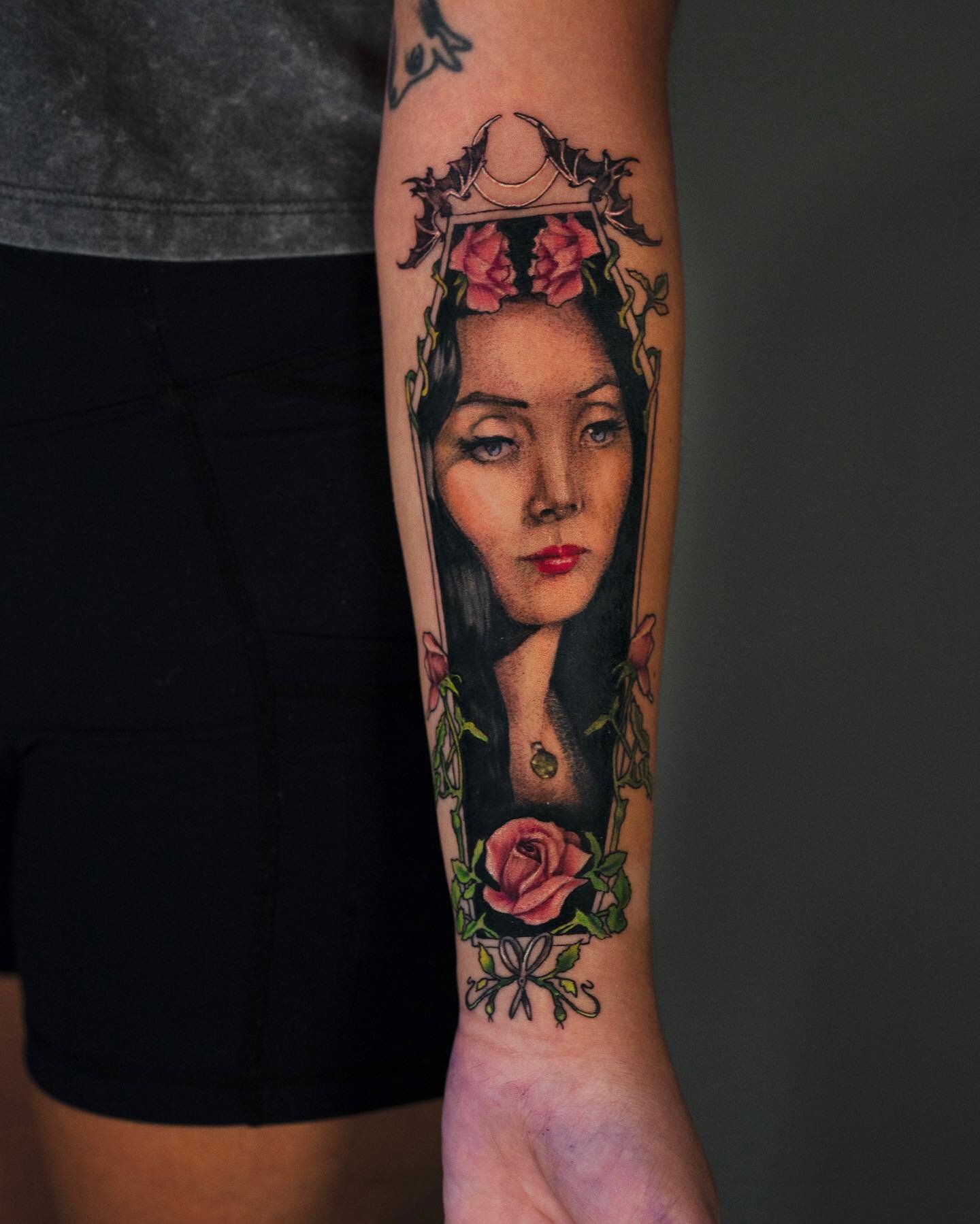 Morticia Addams by Anrijs Straume  anrijsstraume  Leg sleeve tattoo  Sleeve tattoos for women Body tattoos