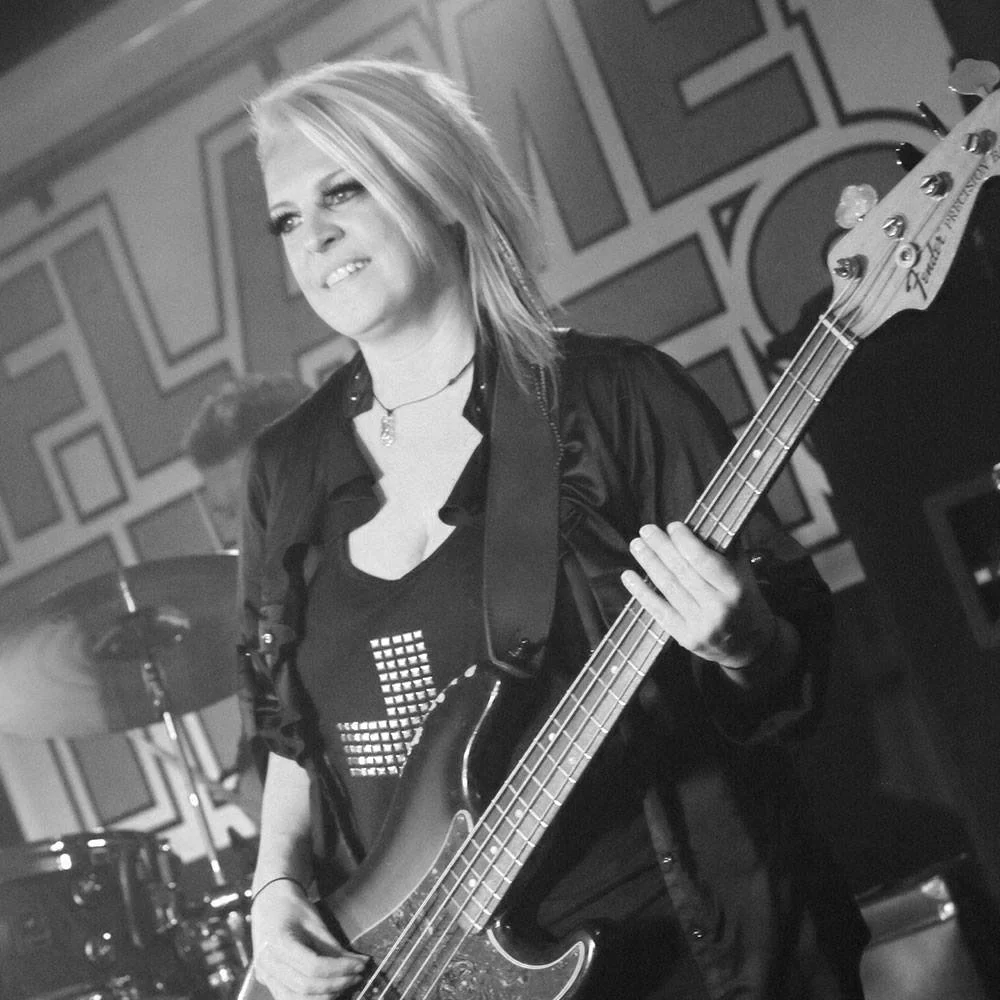 Sunday Sessions Live Music with Robbi Zanna