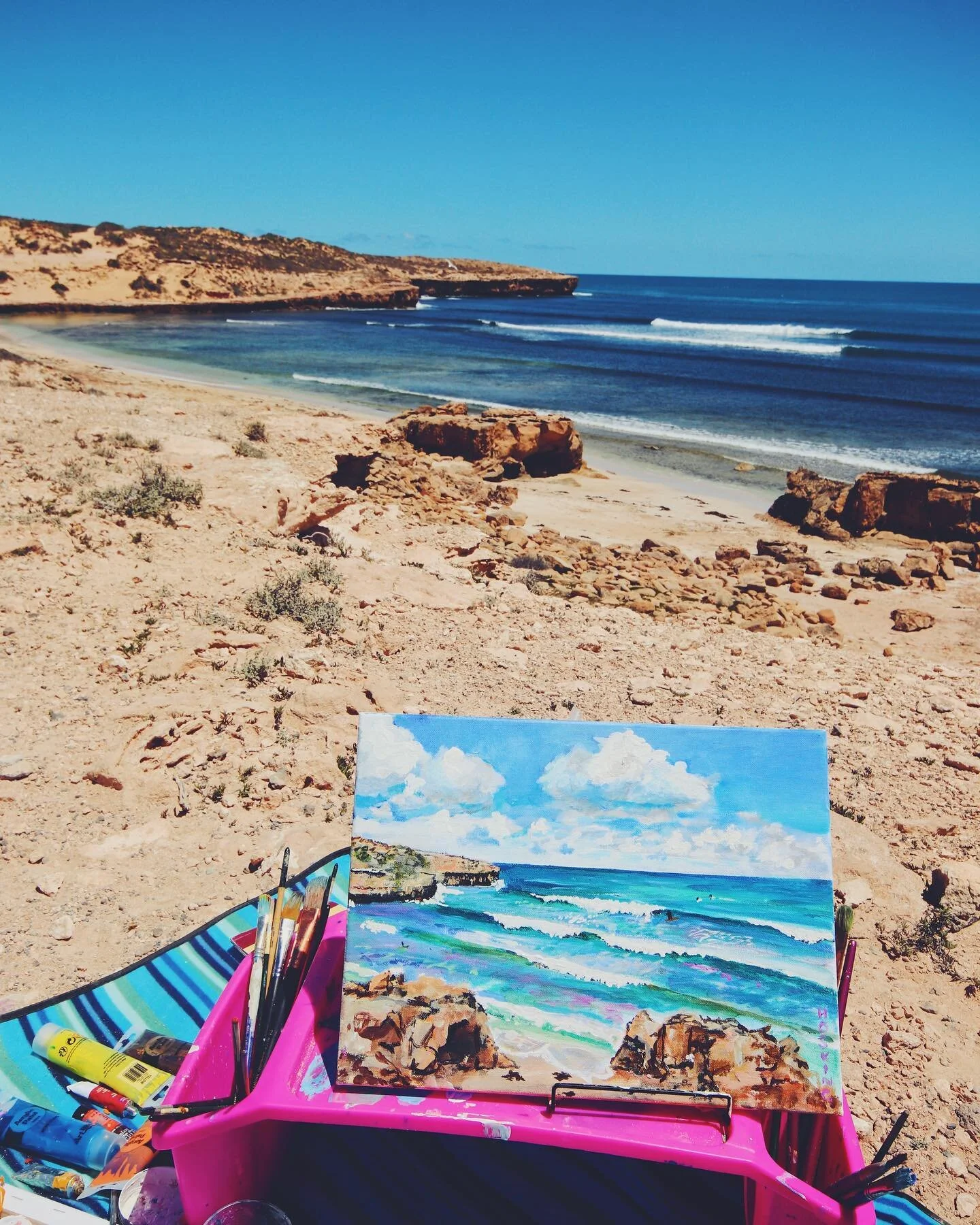 A few months back, I was painting on the cliff edge at this surf break! I meet some amazing people and especially these girls. They sat down with me and painted. 

This painting sold on the cliff that day, from one of the surfers in the water 💙
🌊🌊