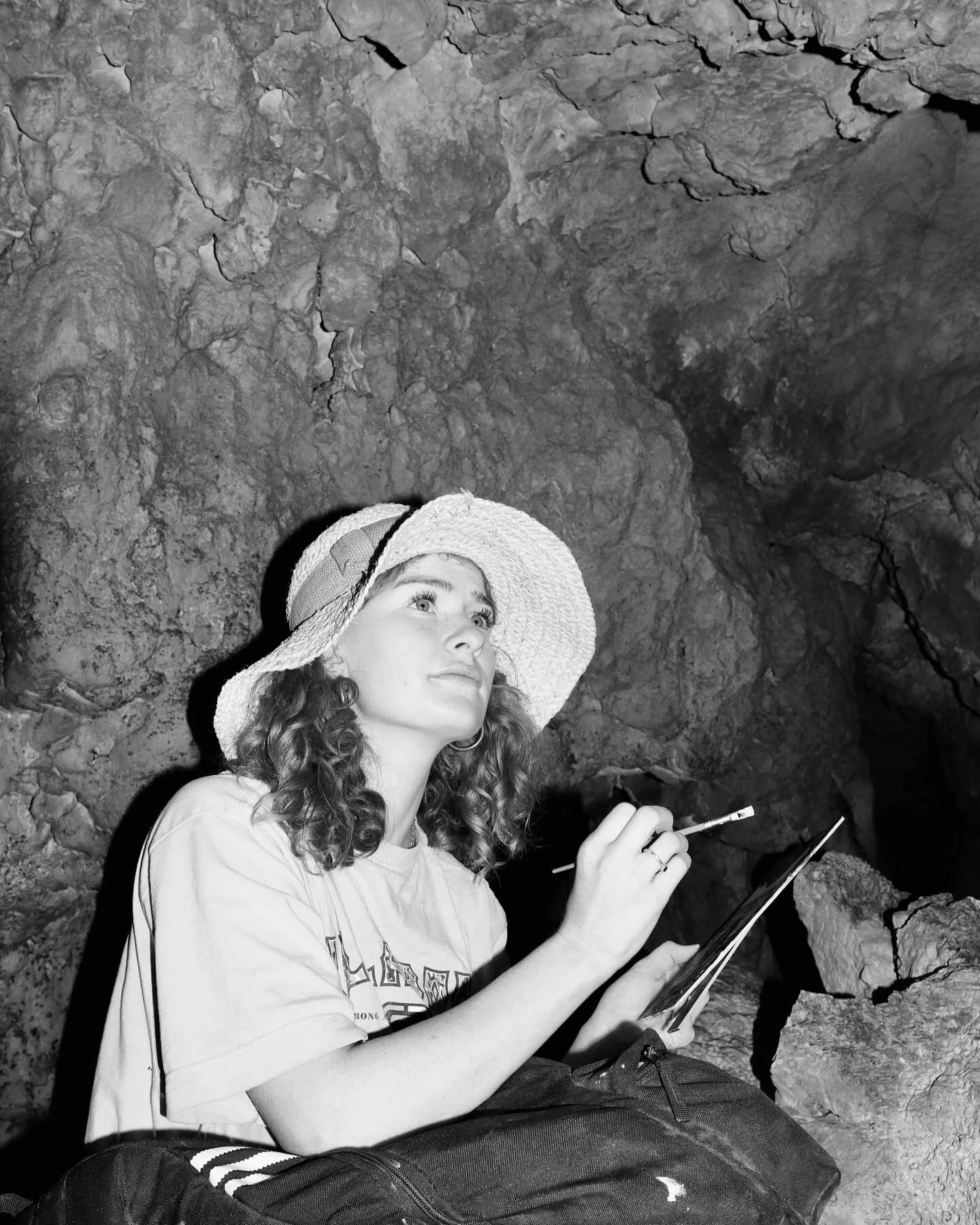 Painting inside this hidden cave on the west coast. I struggled to see my hands it was sooooo dark. Next time I&rsquo;ll bring a head touch! However was still fun and extremely peaceful 🗿🗿🗿

#painting #pleinair #cavesbeach #art