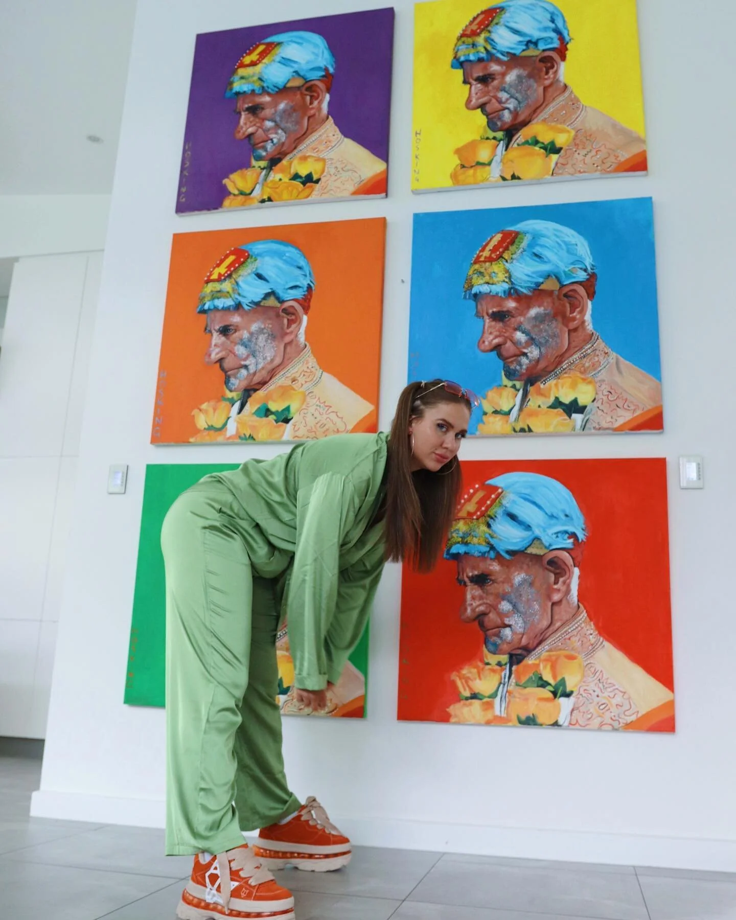 GlitterMan with my beautiful sister @alexandrahosking
&bull;
&bull;
&bull;
&bull;

#muse #oilpainting #paint #artist #lgbtq #love #happy #film