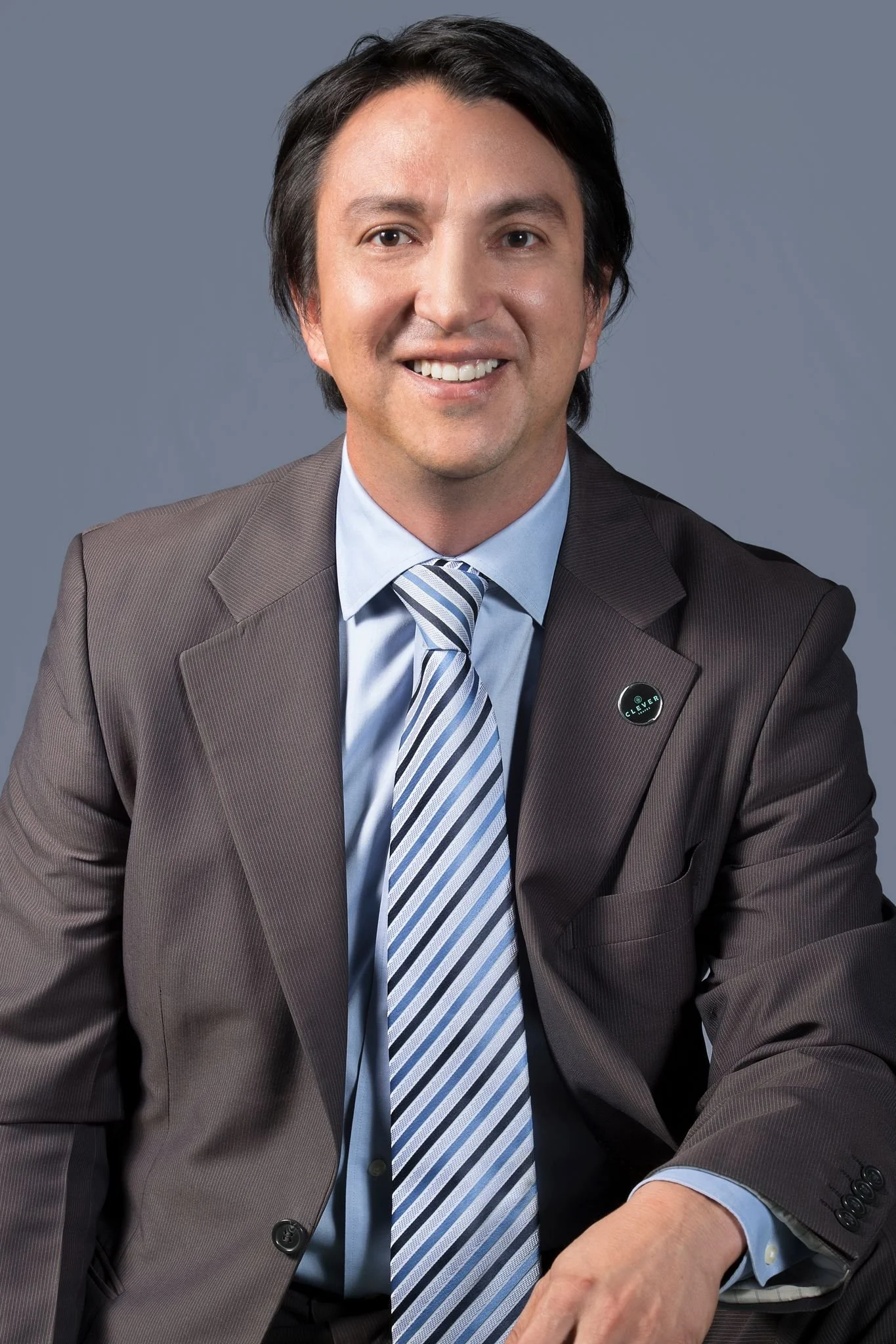   Julián Wilches , chief regulatory officer de Clever Leaves.  