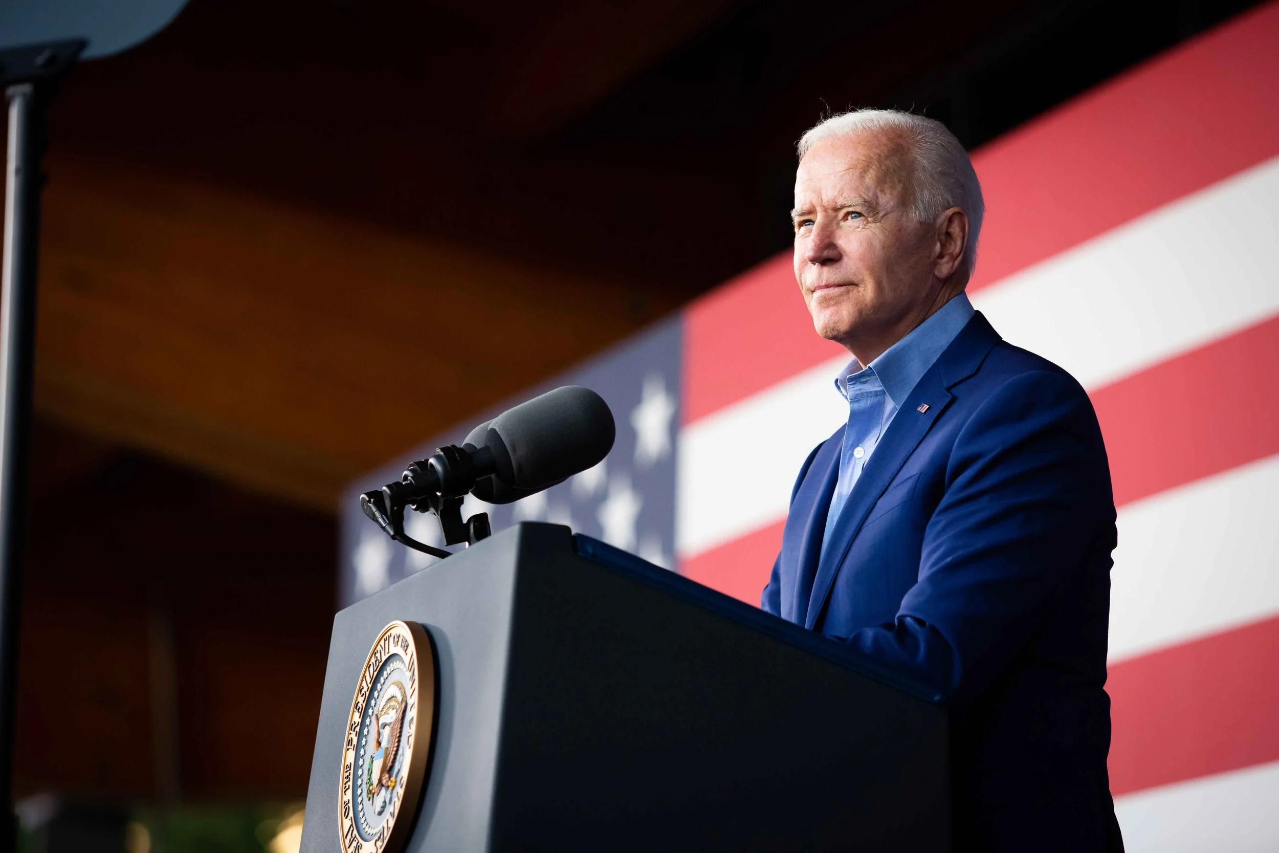 20210723_DNC_RopeLine_BidenMcAuliffe_EE3_0359.jpg