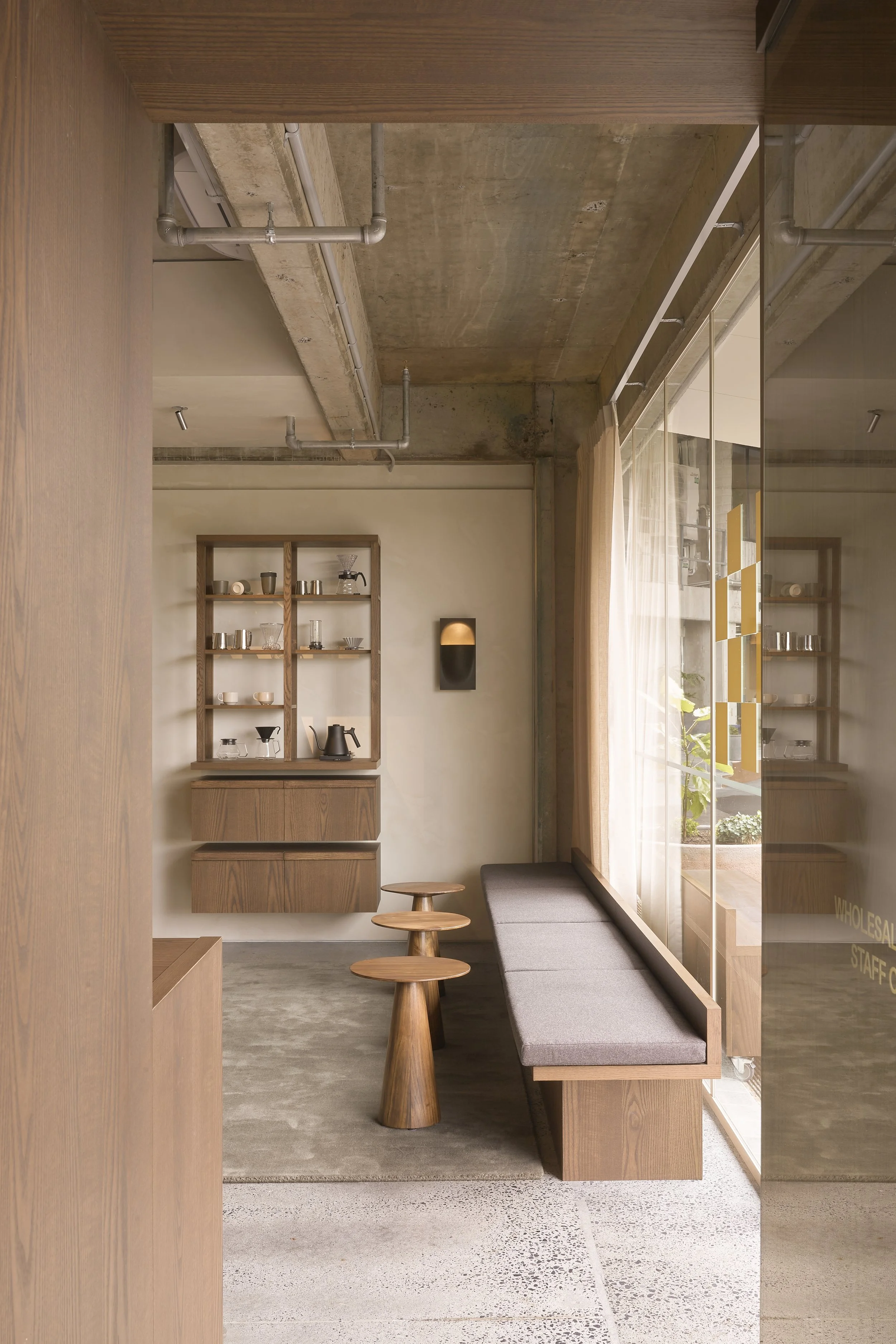 01_Thomas Studio 11 11 Gray Roasting_V1.jpg