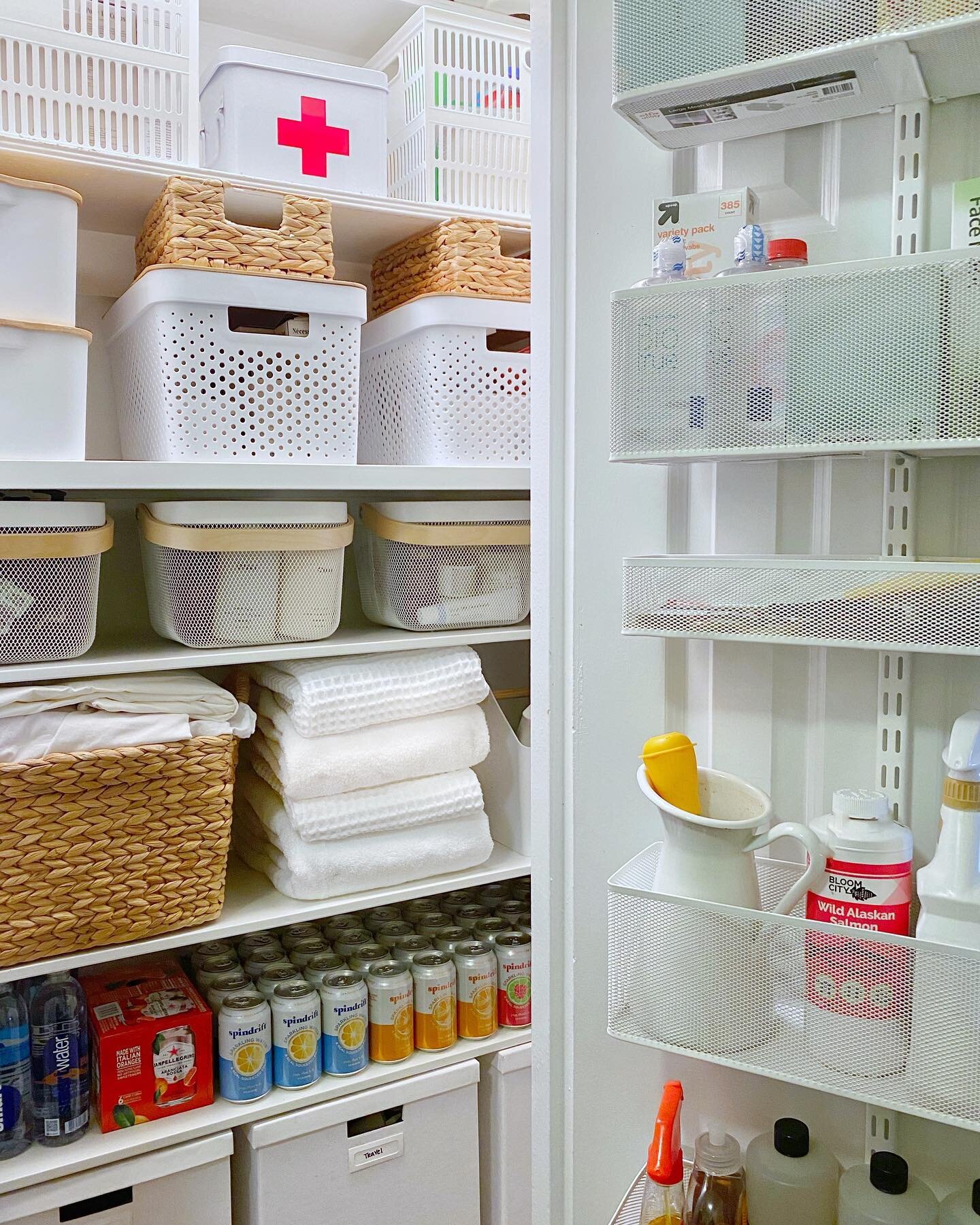 SWIPE ➡️ TBT to my pantry rentalvation. Click the link in my bio to see how I turned my hallway coat closet into a storage space for all my #spindrift cans. Oh and my other stuff. But mostly Spindrift cans 😂
.
#elfa #elfasystem #getorganized #organi