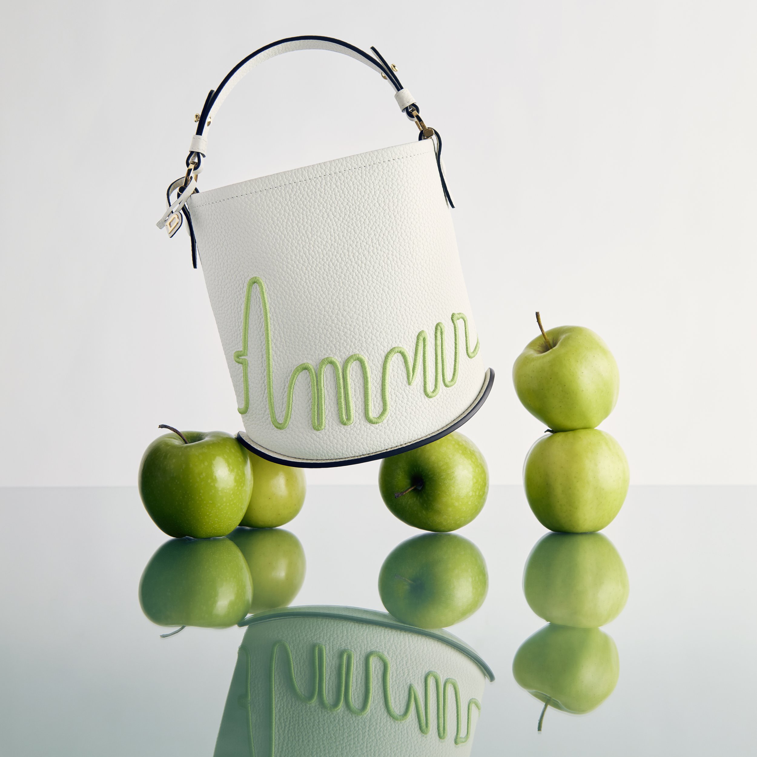 Pin Mini Bucket L'Amour