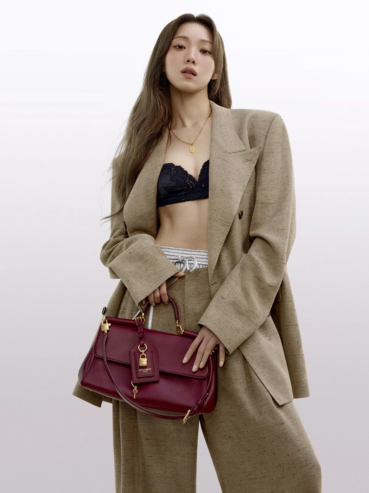 (圖三)02B_DG_ADV_APAC_SS26_WOMAN.jpg