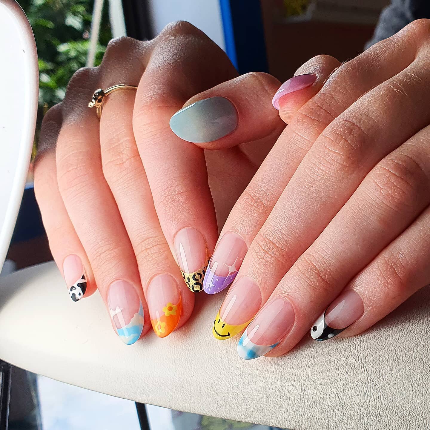 Pick&rsquo;n&rsquo;mix french tips! 🙂🌼☁️ Book:⁣ Gel Extensions⁣⁣ ⁣⁣⁣⁣⁣⁣⁣+ 20 minute art⁣⁣
⁣⁣⁣
⁣
[Inspo via @nails.bab] But also check out @sassnailartistry who posted her own pick&rsquo;n&rsquo;mix today too!⁣
⁣⁣
⁣⁣⁣⁣⁣⁣⁣⁣⁣⁣⁣⁣⁣⁣⁣⁣⁣
⁣
@apresnailoffic
