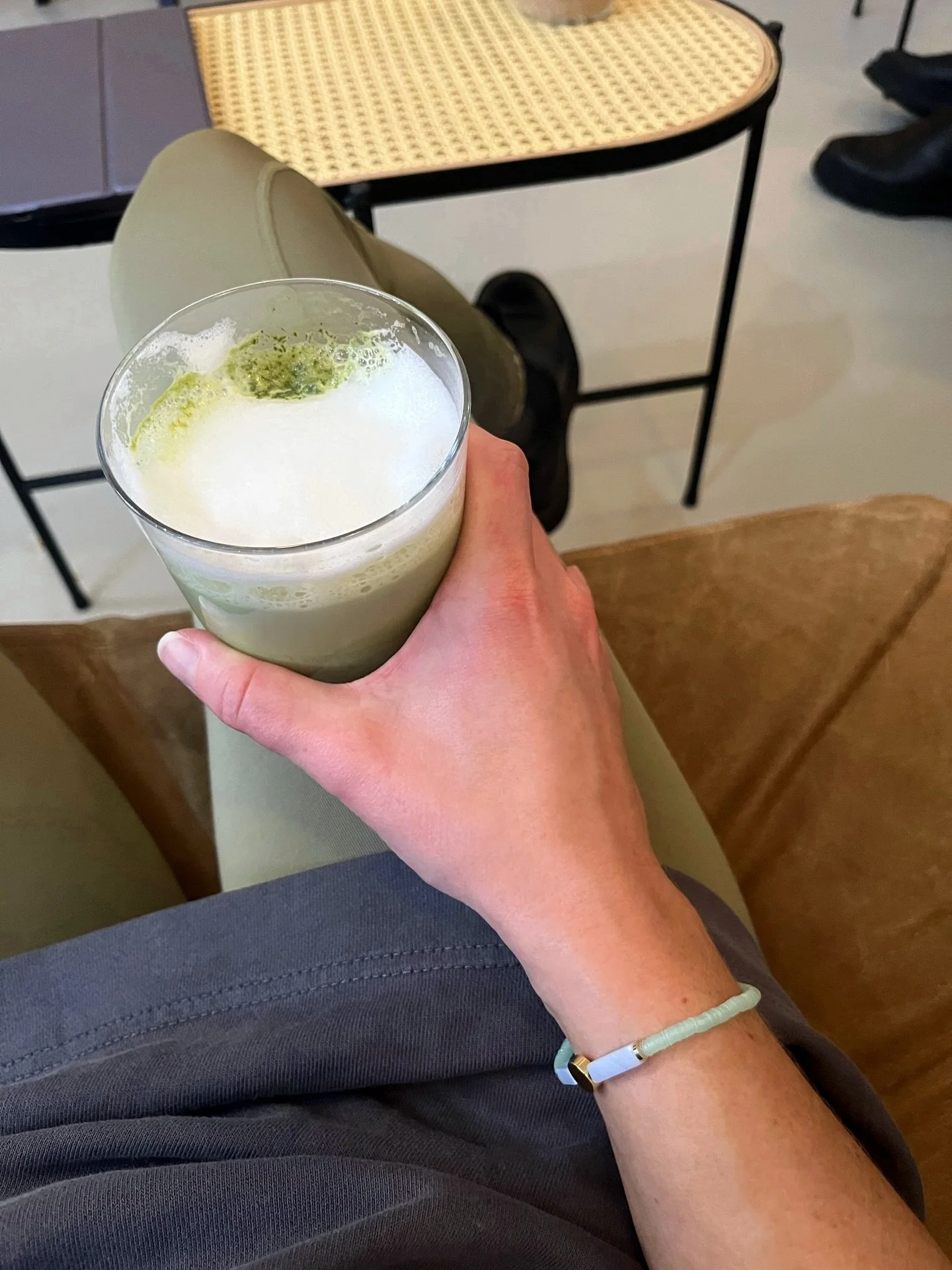 Freshly aus dem Dhyana und Meditation Teacher Training ✨ sehe ich, was du Sein kannst. Keep calm, meditate and flow 🫶🏻

#awakenparadise #imflow #highgoodvibeonly #highvibration #flowingkindness