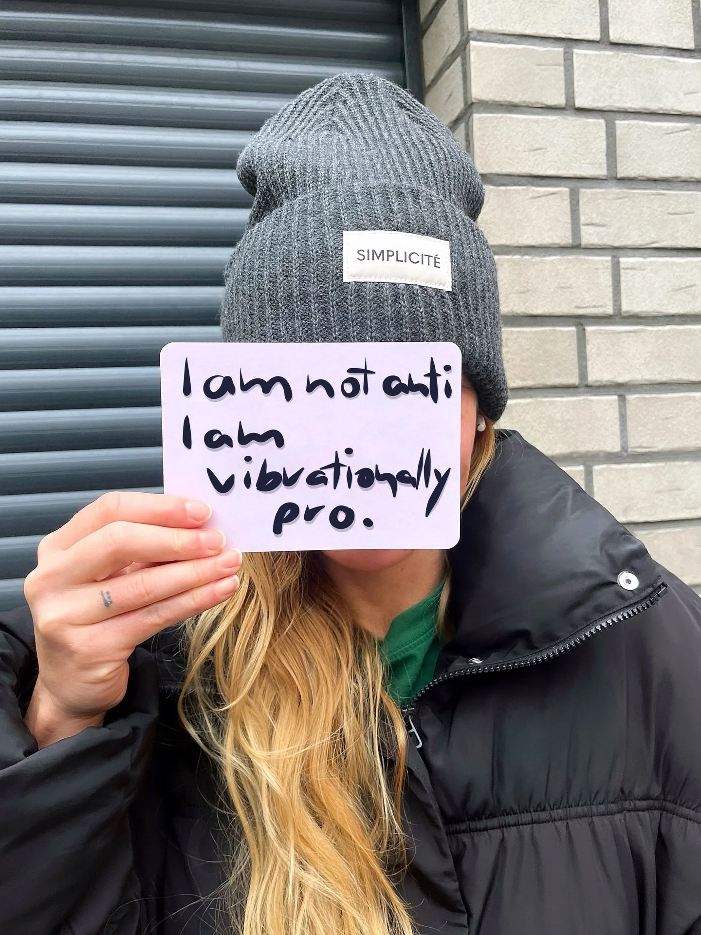 POV: OM Good Vibes. OM Shanti. And this is what counts🫸🫶🏻✨🫷 

Stell dir vor, wie anders die Welt aussehen w&uuml;rde, wenn wir das gleich vermittelt bekommen w&uuml;rden anstatt dies und das &uuml;ber die Welt auswendig zu lernen 🤗 Was bedeutet 