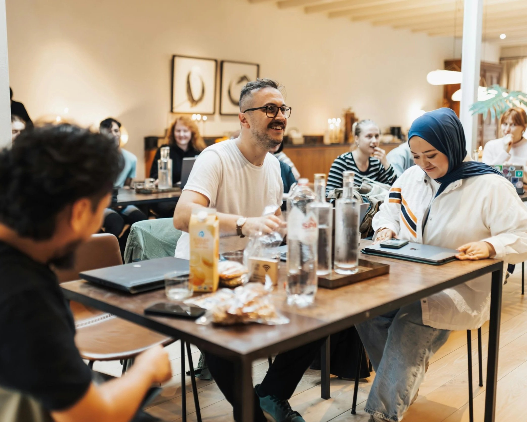 Meer inclusie, minder barrières: vier projecten die het verschil maken in meedoen in onderwijs en werk