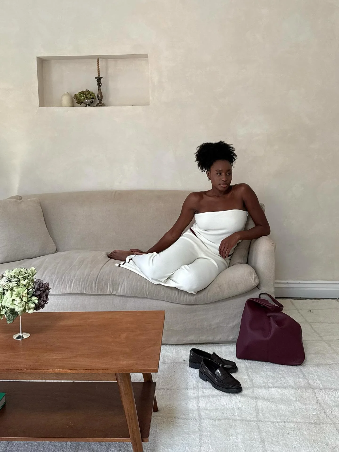 Celebrating cooler days, cozy evenings, and fresh fall outfits with @anthropologie #AnthroPartner. As the seasons shift, I like to simplify the way I get dressed by leaning on soft fabrics and timeless staples that carry me from morning coffee runs t