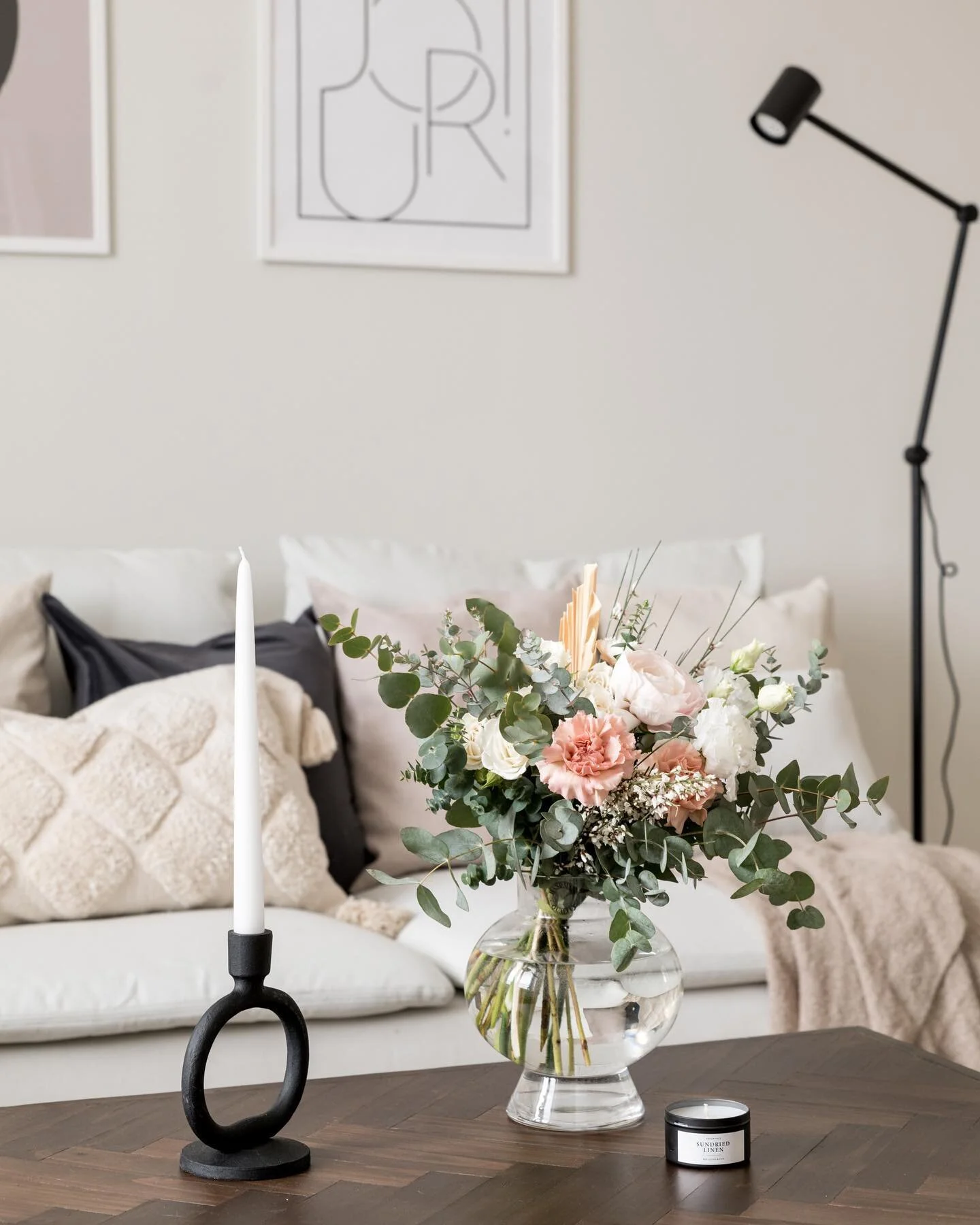 Uusi viikko ja uudet kohteet.  T&auml;ll&auml; viikollakin s&auml;pin&auml;&auml; riitt&auml;&auml; ja monta ihanaa kotia stailaitaan myyntikuntoon. Meill&auml; oli viime perjantaina mahtavat kuvaussessiot mun luottokuvaajan @anttinymanphotography ka