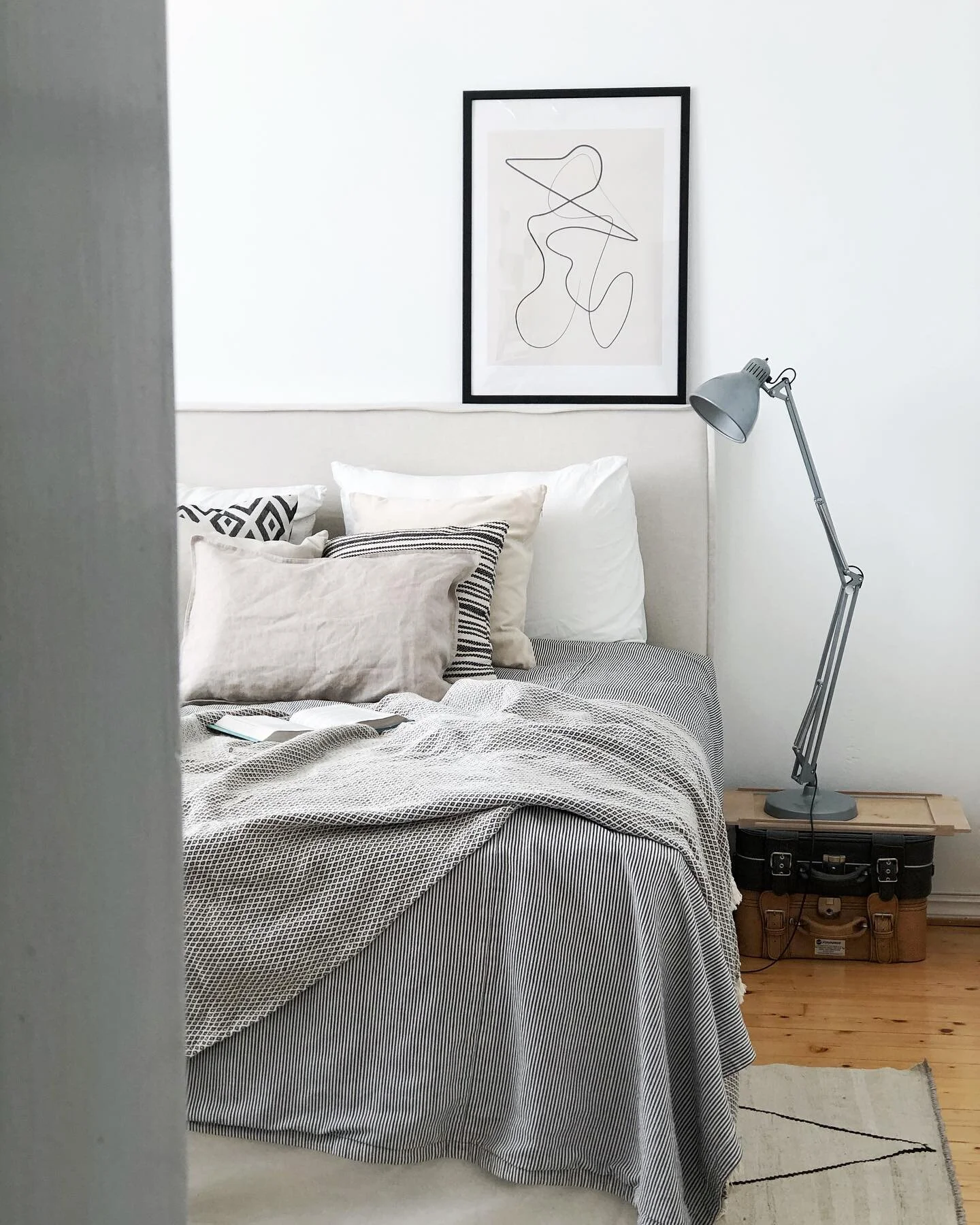 V&auml;rien harmoniaa 🤍
.
.
.
#lacasacrema #stailaus #sisutussuunnittelija #stailaaja #hmhome #makuuhuone #makuuhuoneensisustus #skandinavianhome #skandinaavinenkoti #skandinaavinensisustus #sisustus #sisustusinspiraatio #sisustusideat