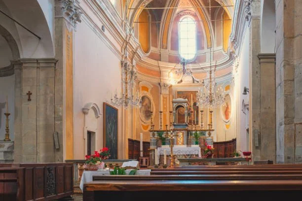 Roccaverano Kerk Interieur.jpeg