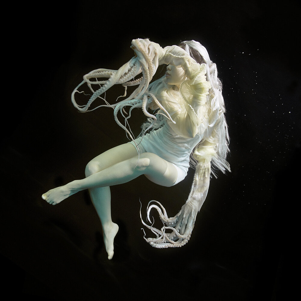 Sustainable root-grown, sculpture and wearables — Zena Holloway