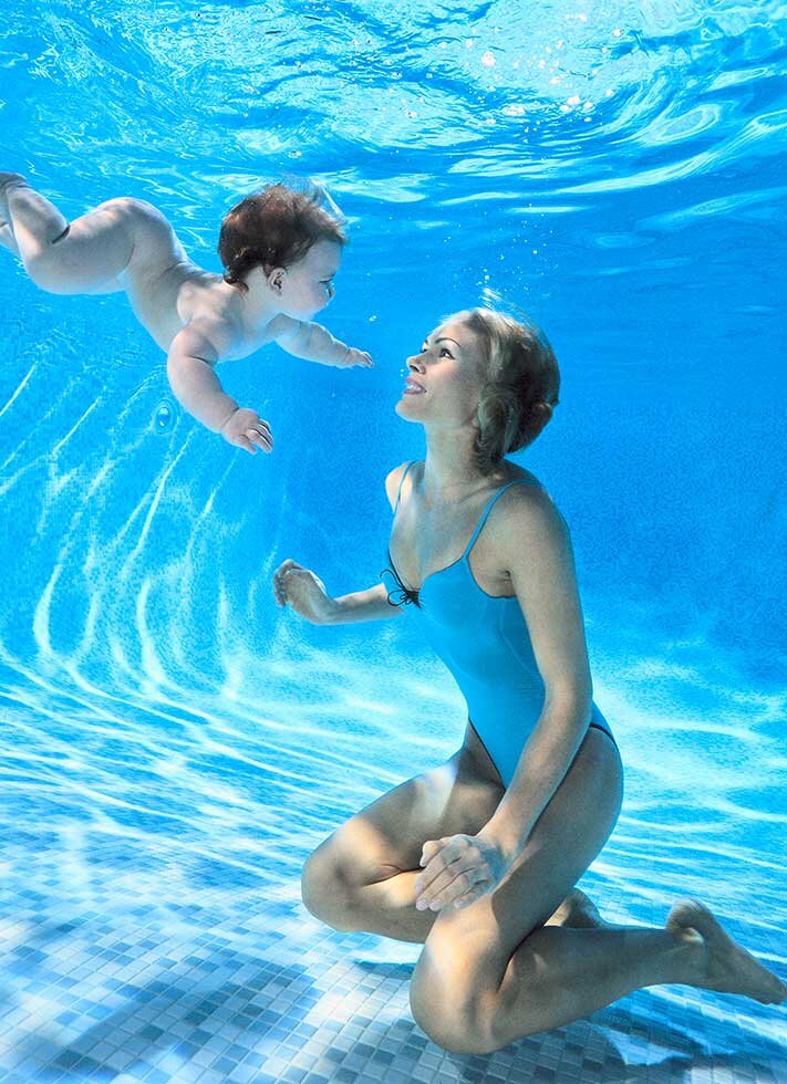 Baby Swimming (Zena Holloway). 
