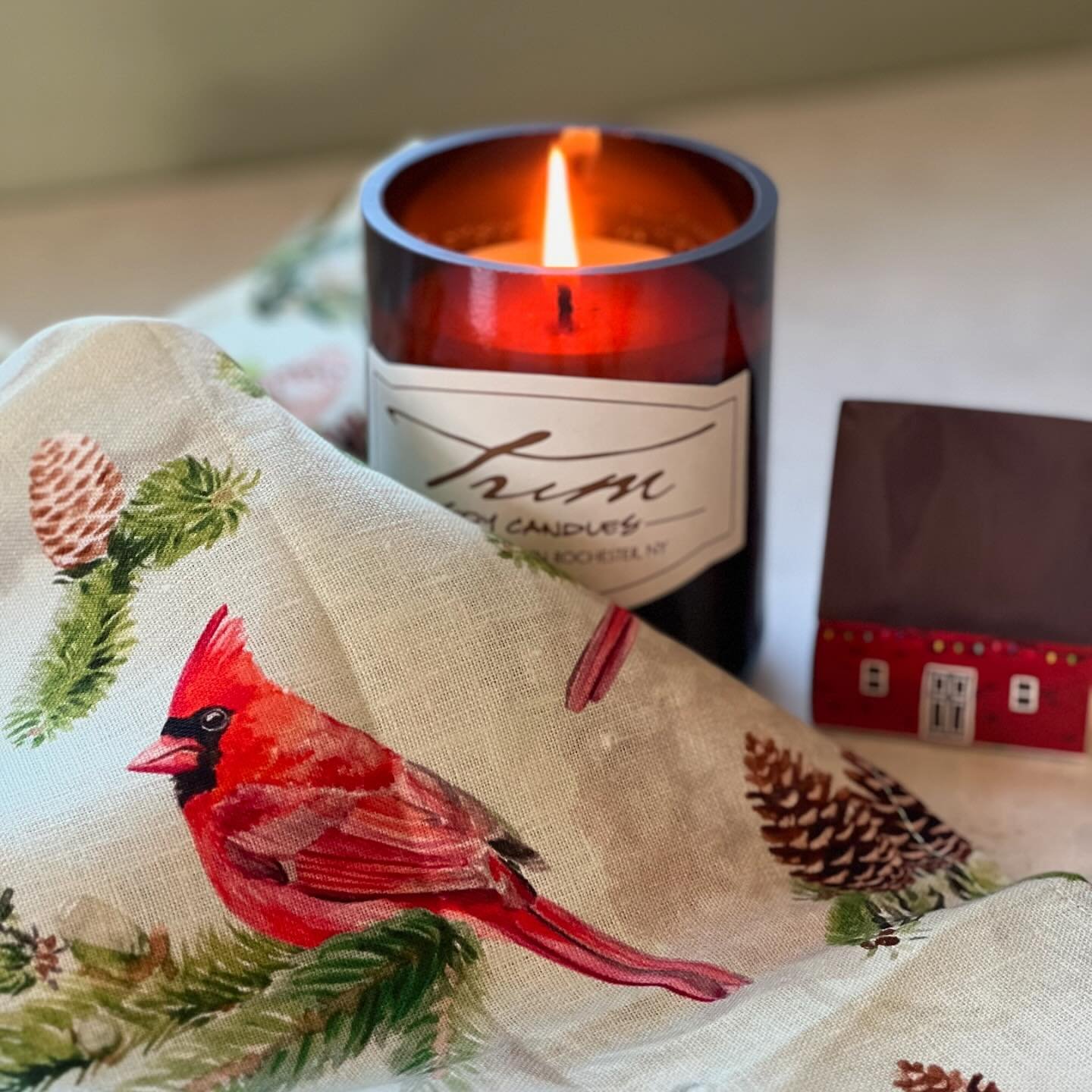 Candle and tea towel gift sets. I&rsquo;ll be sharing more about this collaboration with @trimcandles soon! 
#Candles #teatowelart #cardinals #frasierfir #pine #scent #thesmellofchristmas #giftgiving
