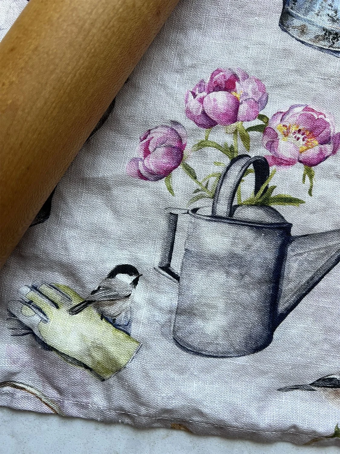 TT012 Peonies Watering can Gardening KMA