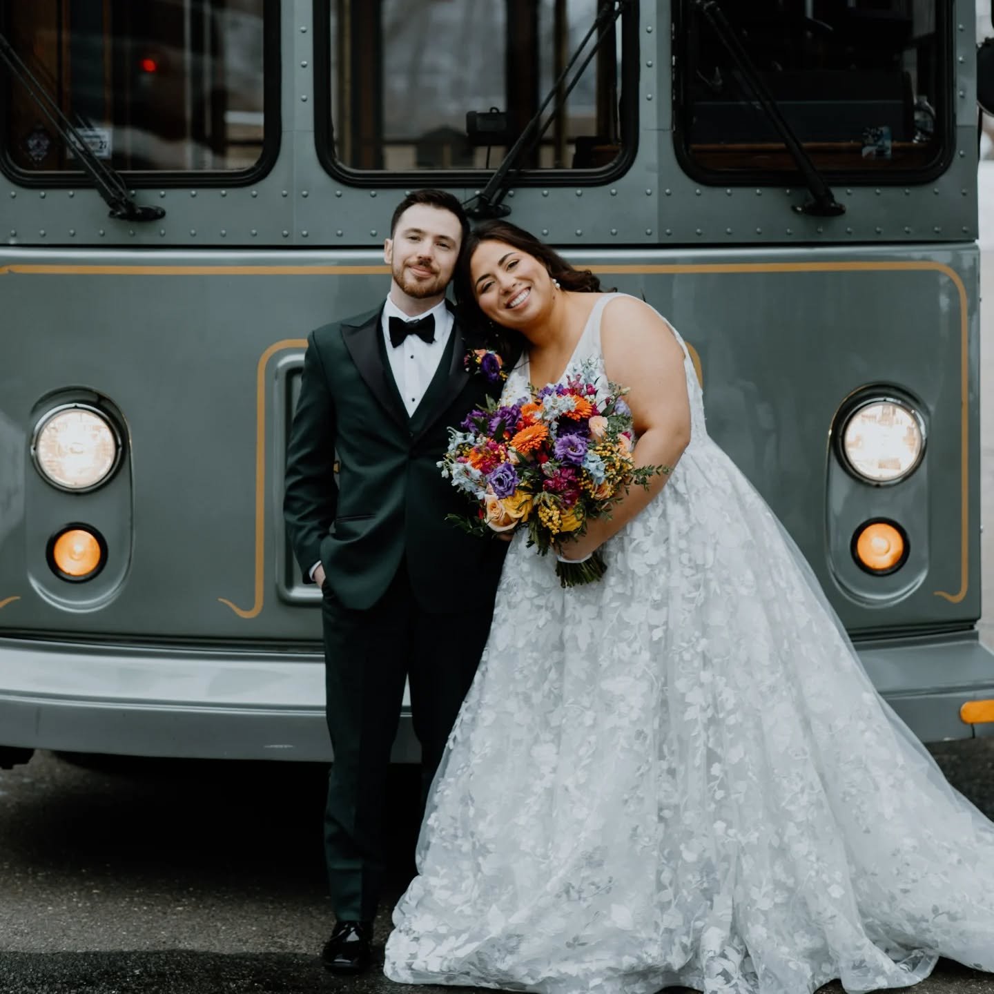 Abby &amp; Richie 🤍

I had the absolute best start to wedding season and it was at their wedding. From the relaxed morning, to the post married snuggles on the trolley. Ending with the best party. Everything was amazing! 

.
.
.
.

Team:

Photo - @e