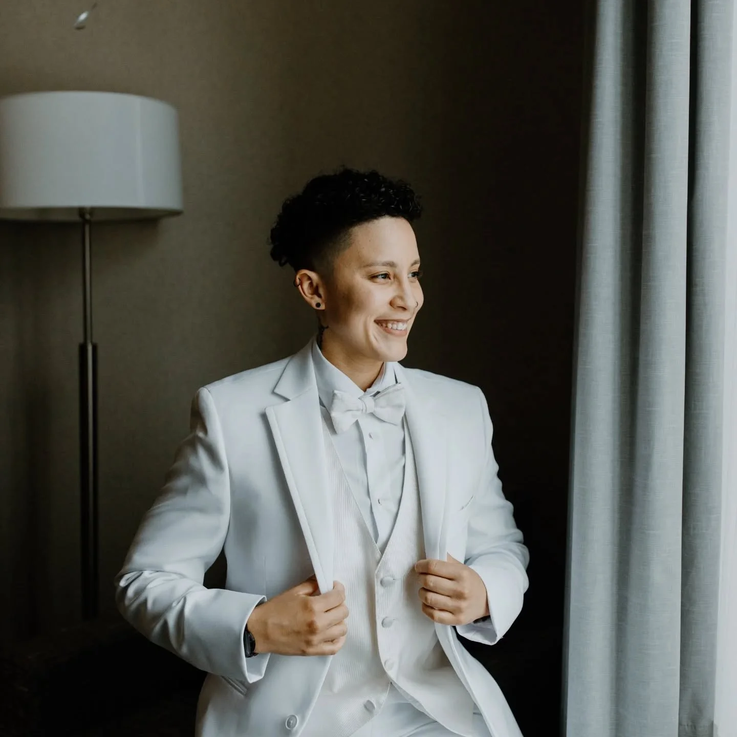 Keep swiping for what turned out to be a fun ass partyyy 

.
Second shot for my girl @ninamarinphoto 
.
.
#hudsonvalleyweddingphotographer #nyelopementphotographer #elopementlove #newenglandweddingphotographer #ctweddingphotographer