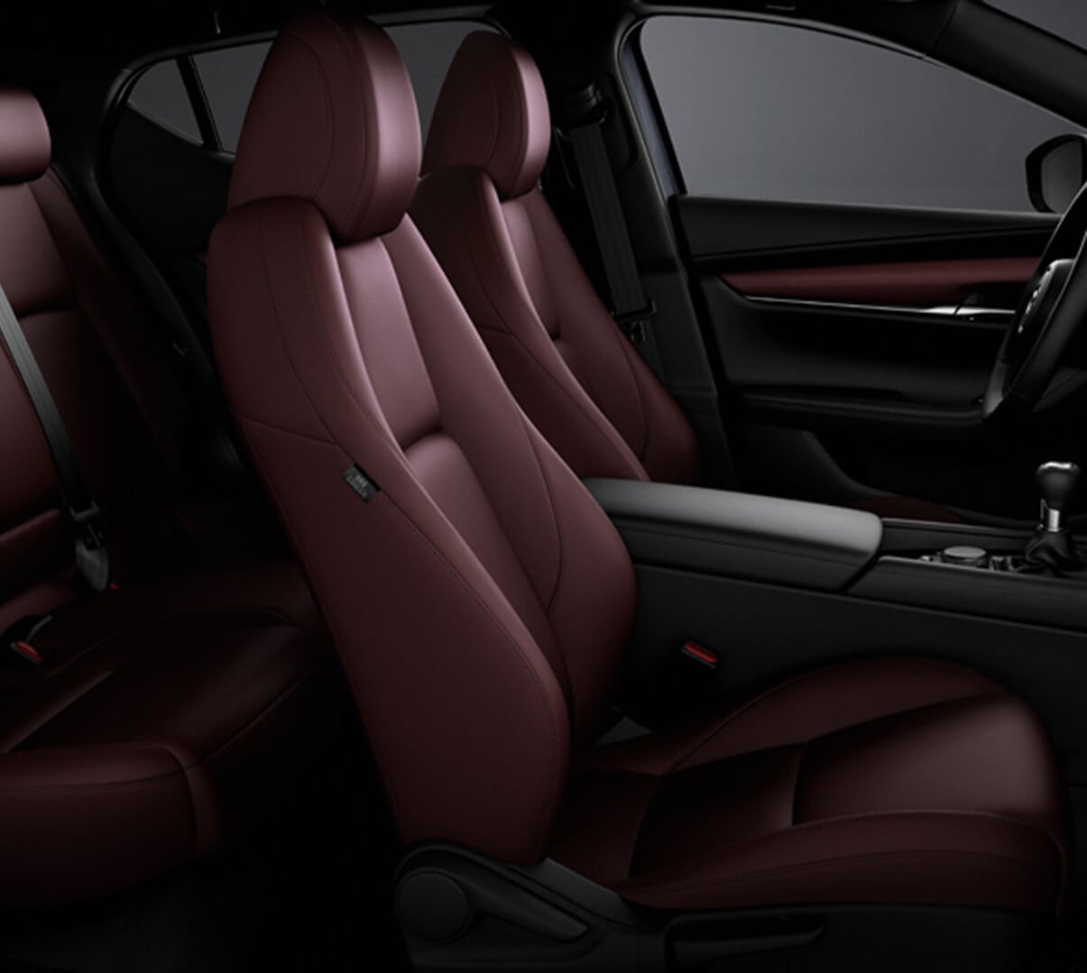 MAZDA 3 - ASIENTOS PERFECTAMENTE ELABORADOS.jpg