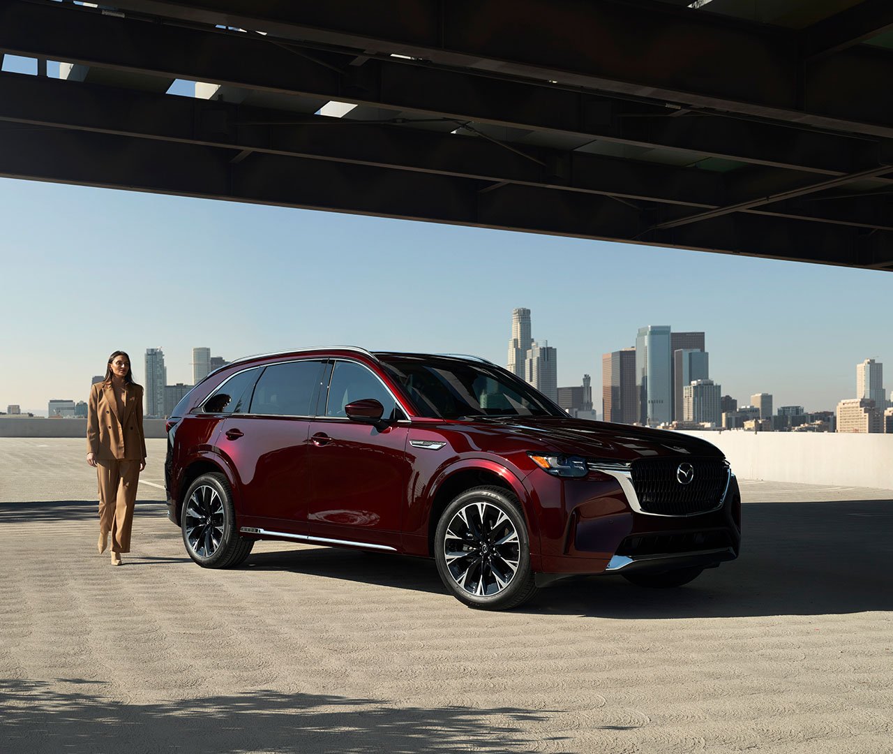 MAZDA CX90 - ROJO MUJER.jpeg