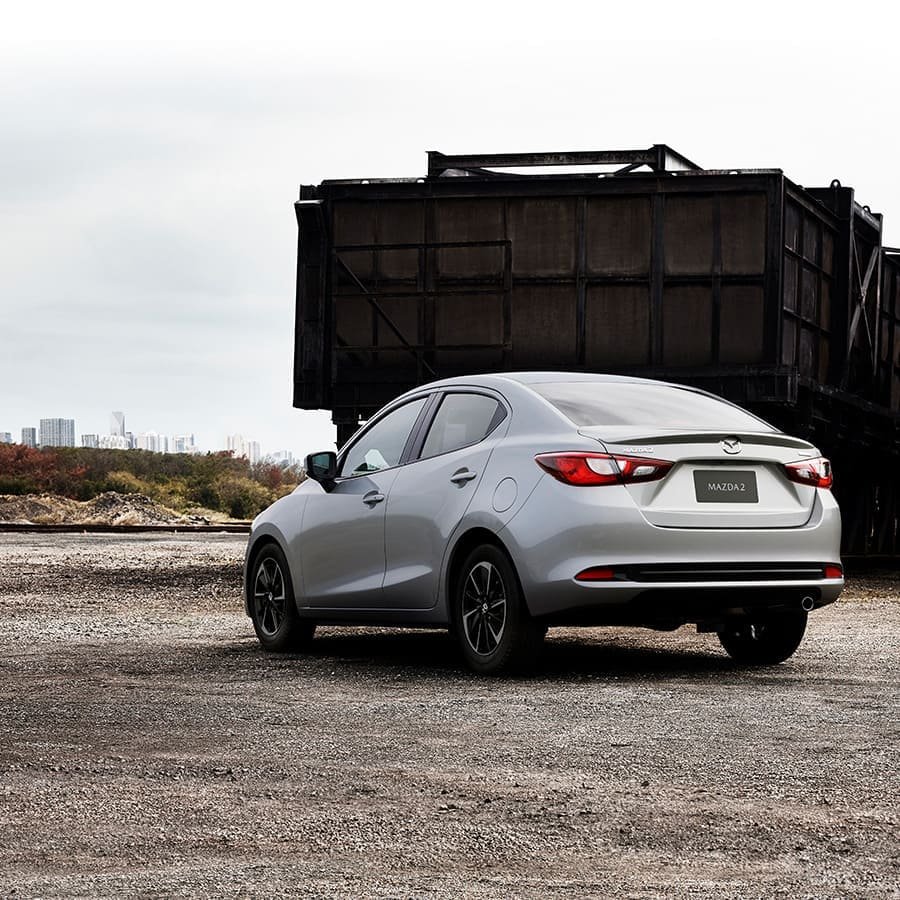 MAZDA 2 SEDตN - VISTA TRASERA.jpg